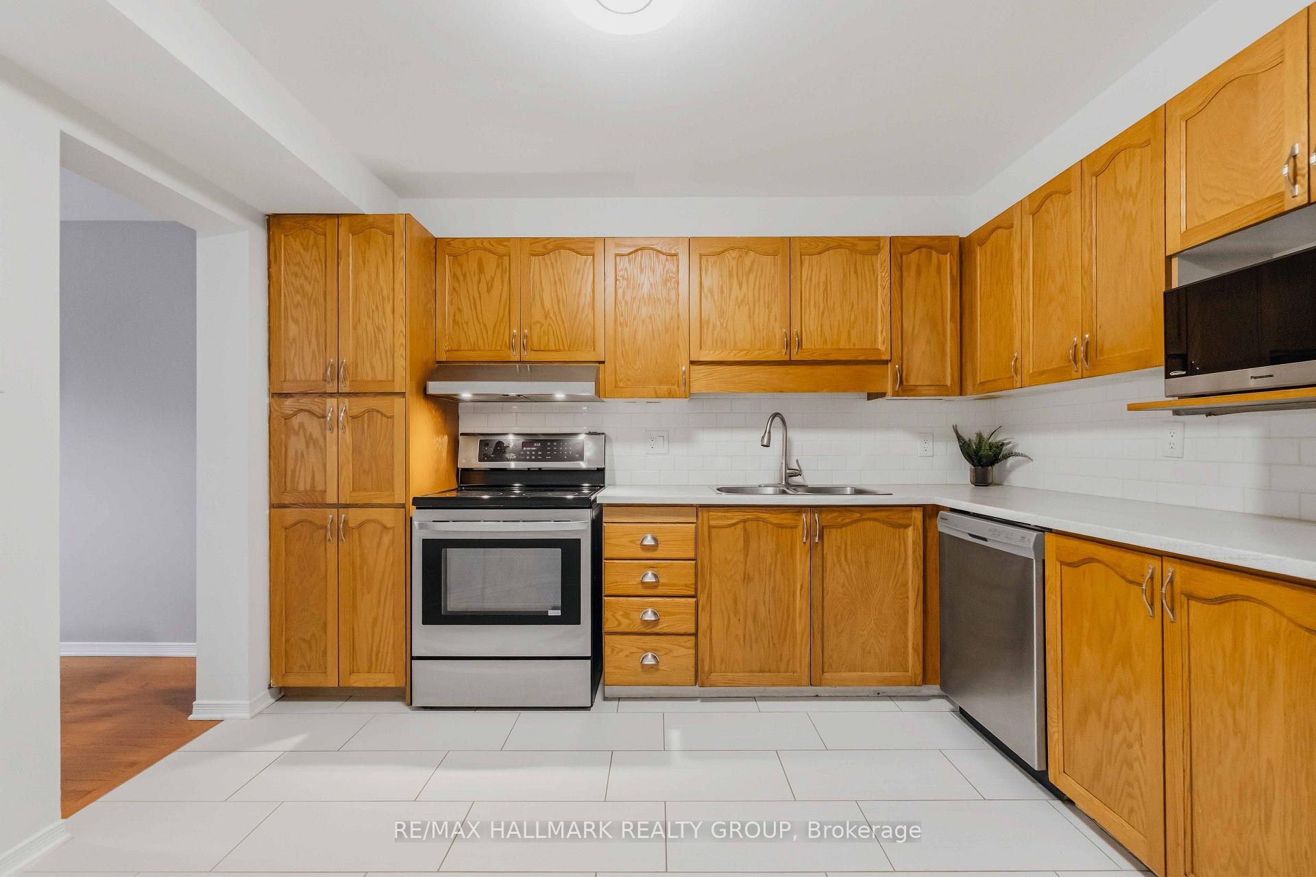 Photo 12 of 6 Maravista Drive, Ottawa, Barrhaven - Cedargrove/Fraserdale — HOMEH