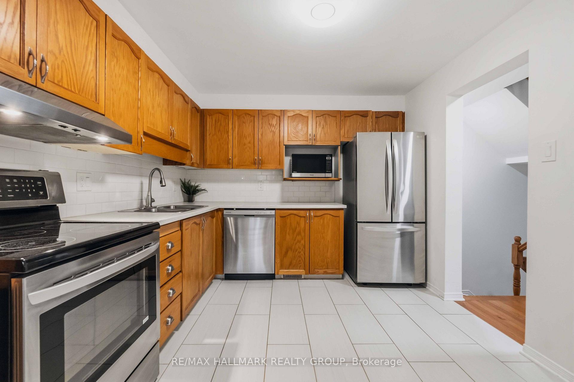 Photo 13 of 6 Maravista Drive, Ottawa, Barrhaven - Cedargrove/Fraserdale — HOMEH