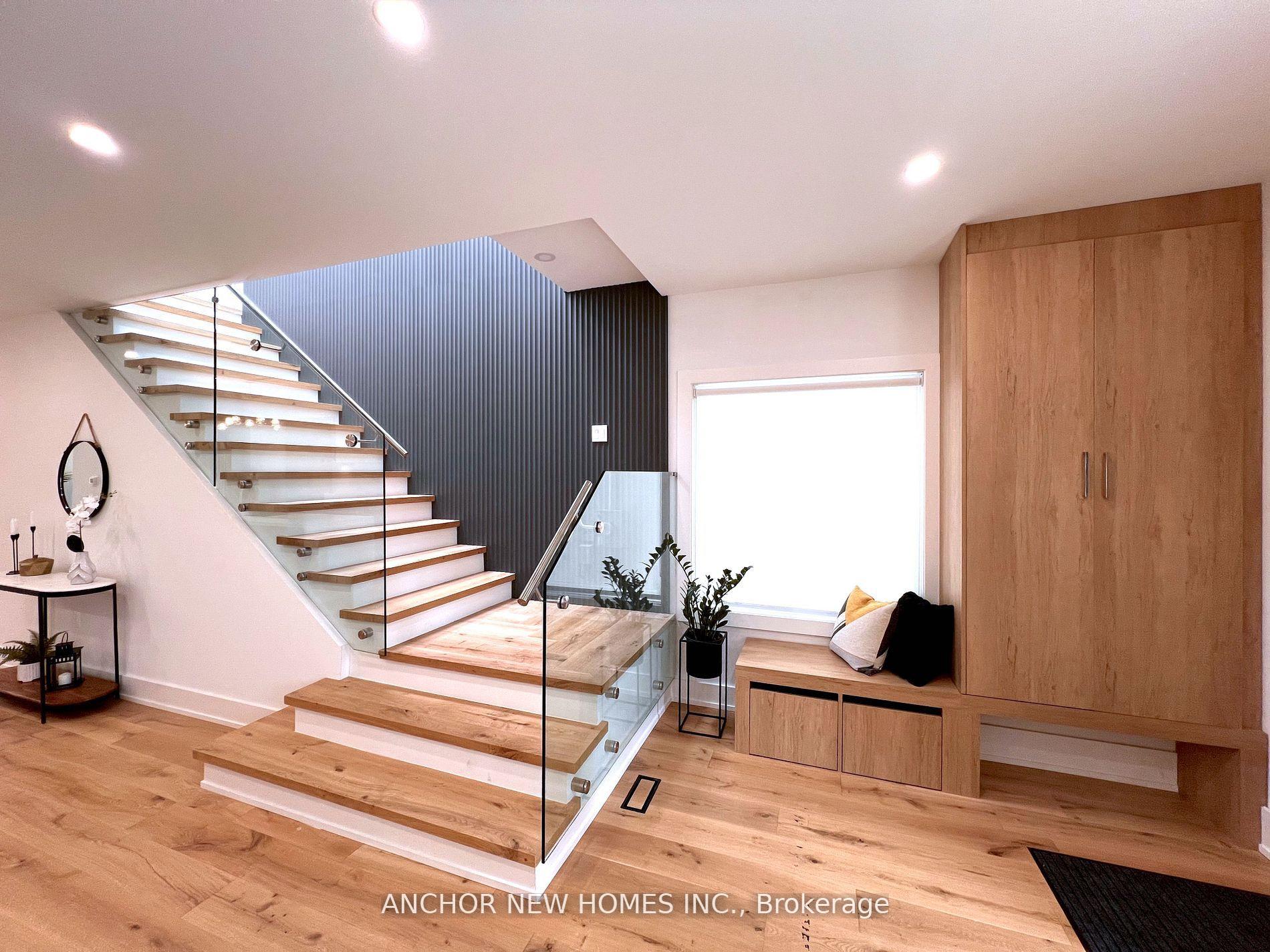 Photo 3 of 257 Chisholm Avenue, Toronto, Woodbine-Lumsden — HOMEH