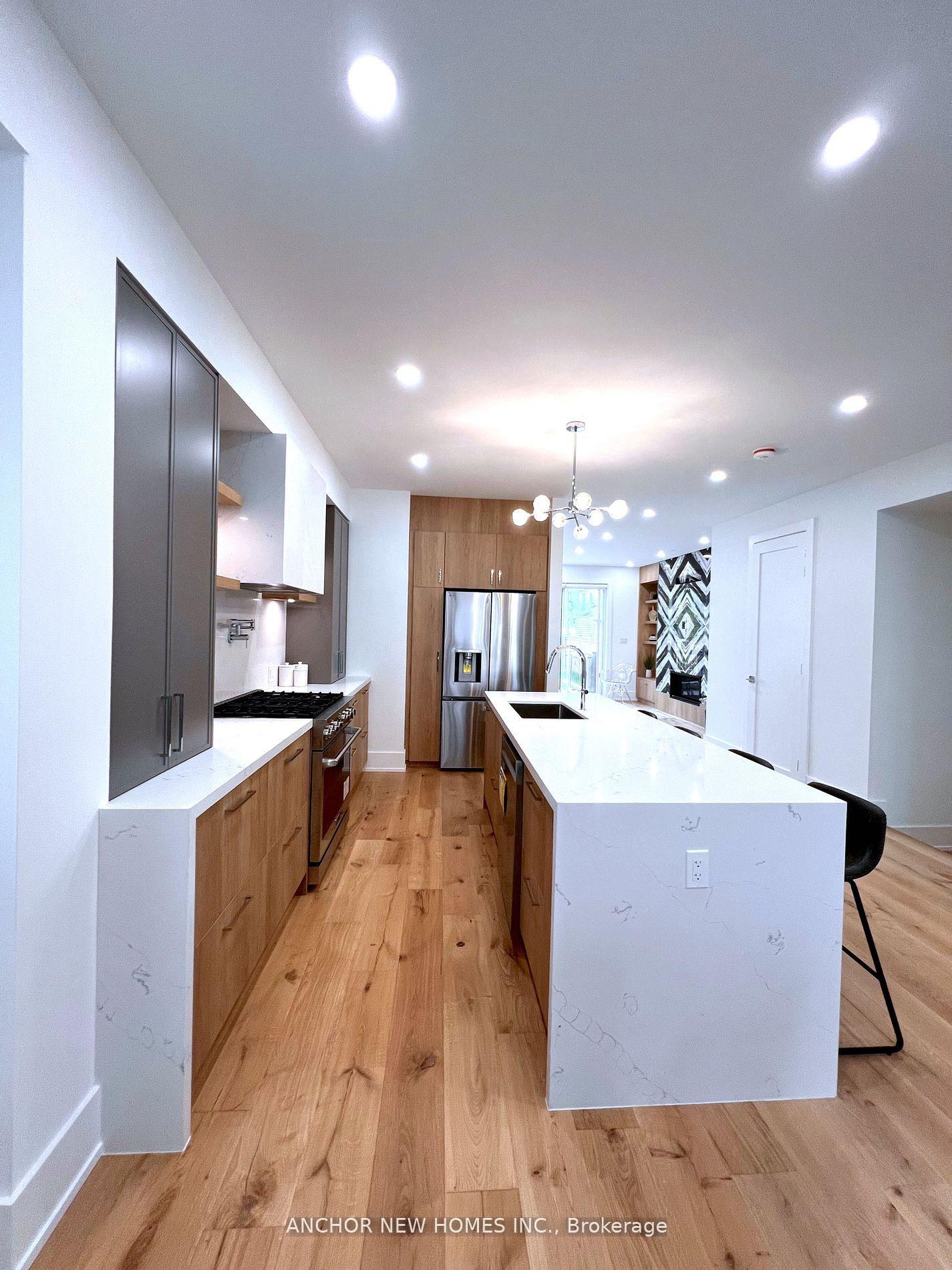 Photo 9 of 257 Chisholm Avenue, Toronto, Woodbine-Lumsden — HOMEH