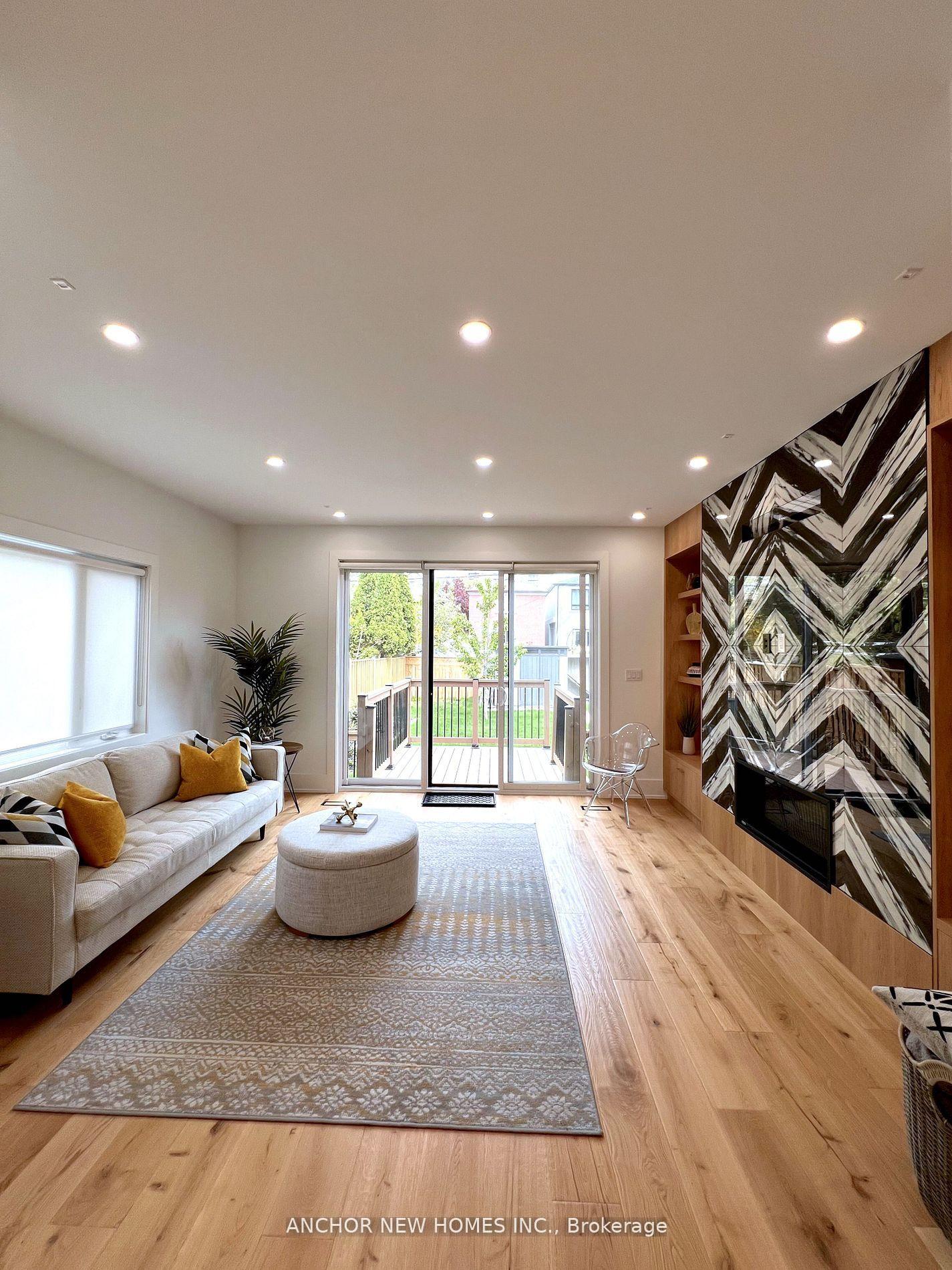 Photo 12 of 257 Chisholm Avenue, Toronto, Woodbine-Lumsden — HOMEH