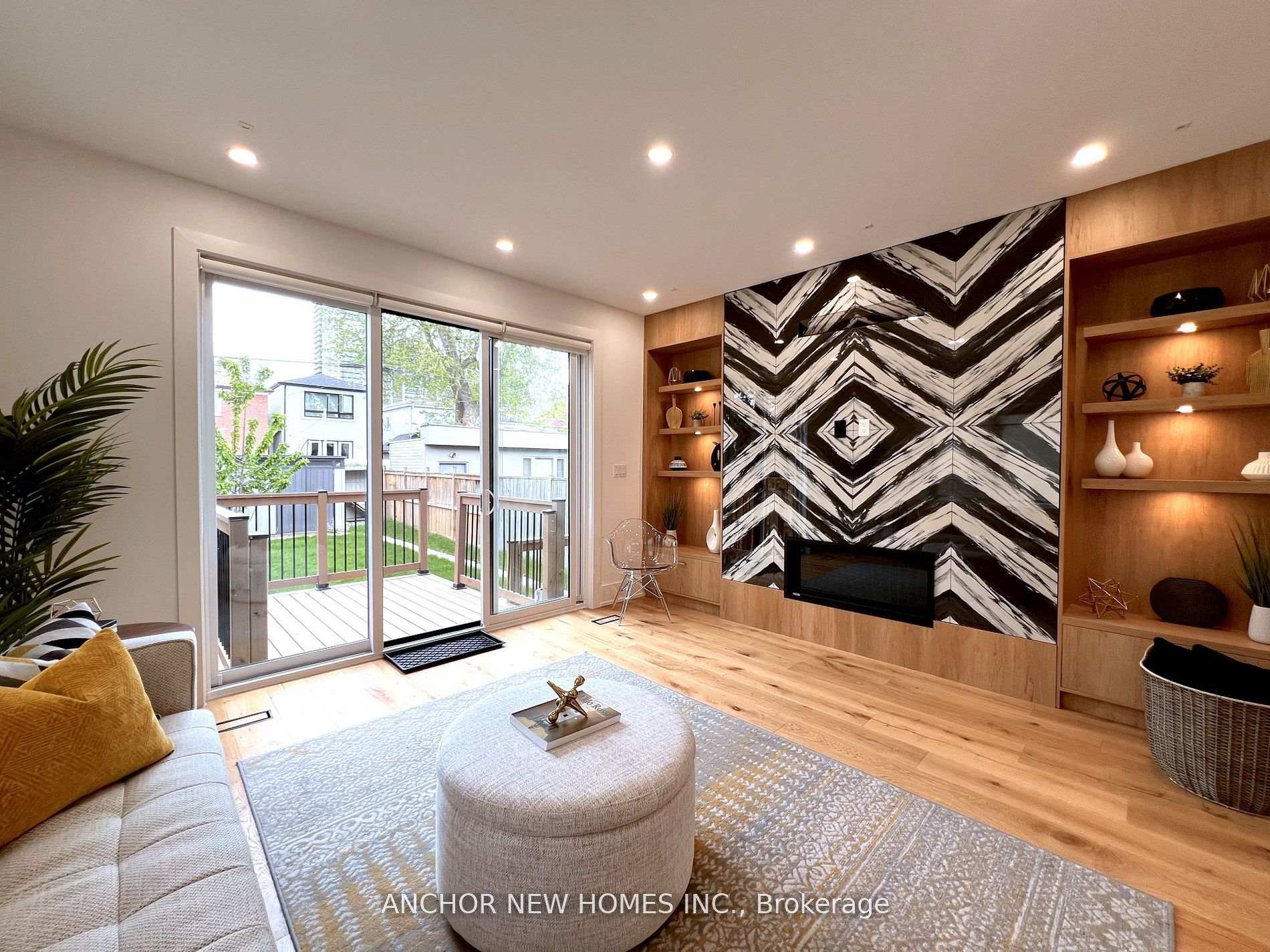 Photo 13 of 257 Chisholm Avenue, Toronto, Woodbine-Lumsden — HOMEH