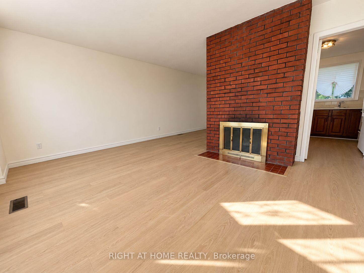 Photo 2 of 223 Ellendale Drive, Scarborough, Dorset Park — HOMEH