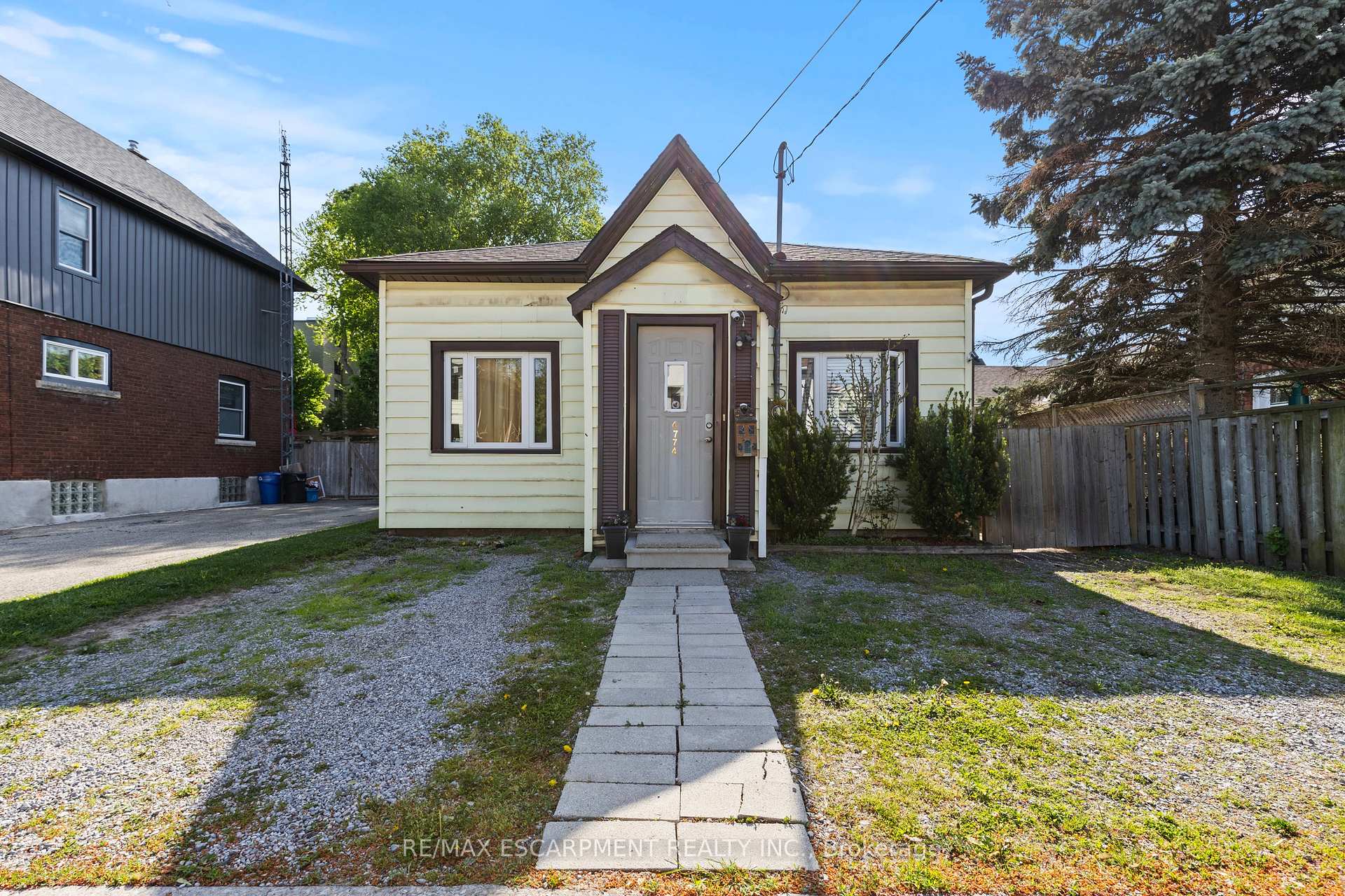 Photo of 4774 Saint Clair Avenue