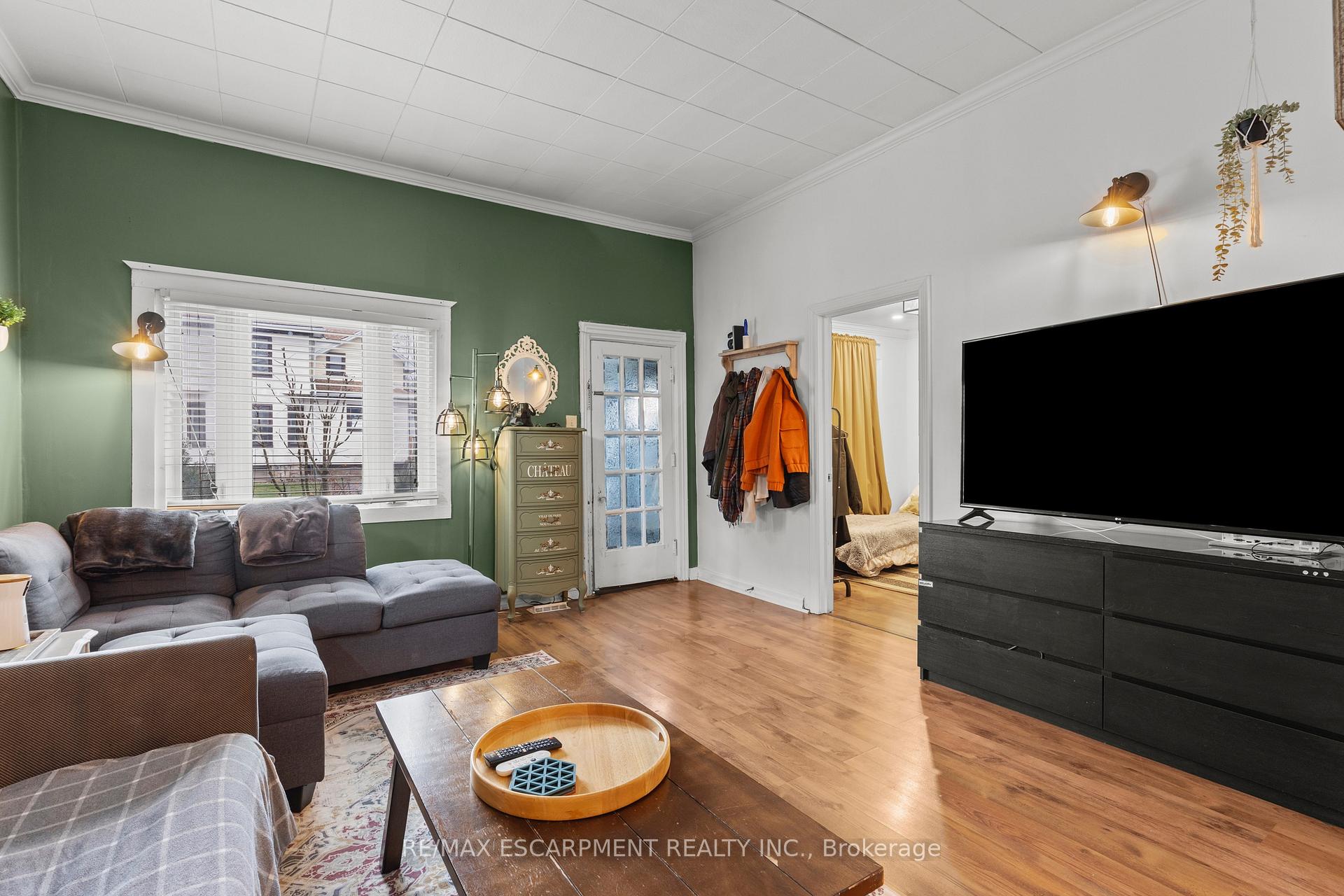 Photo 2 of 4774 Saint Clair Avenue, Niagara Falls, Downtown — HOMEH