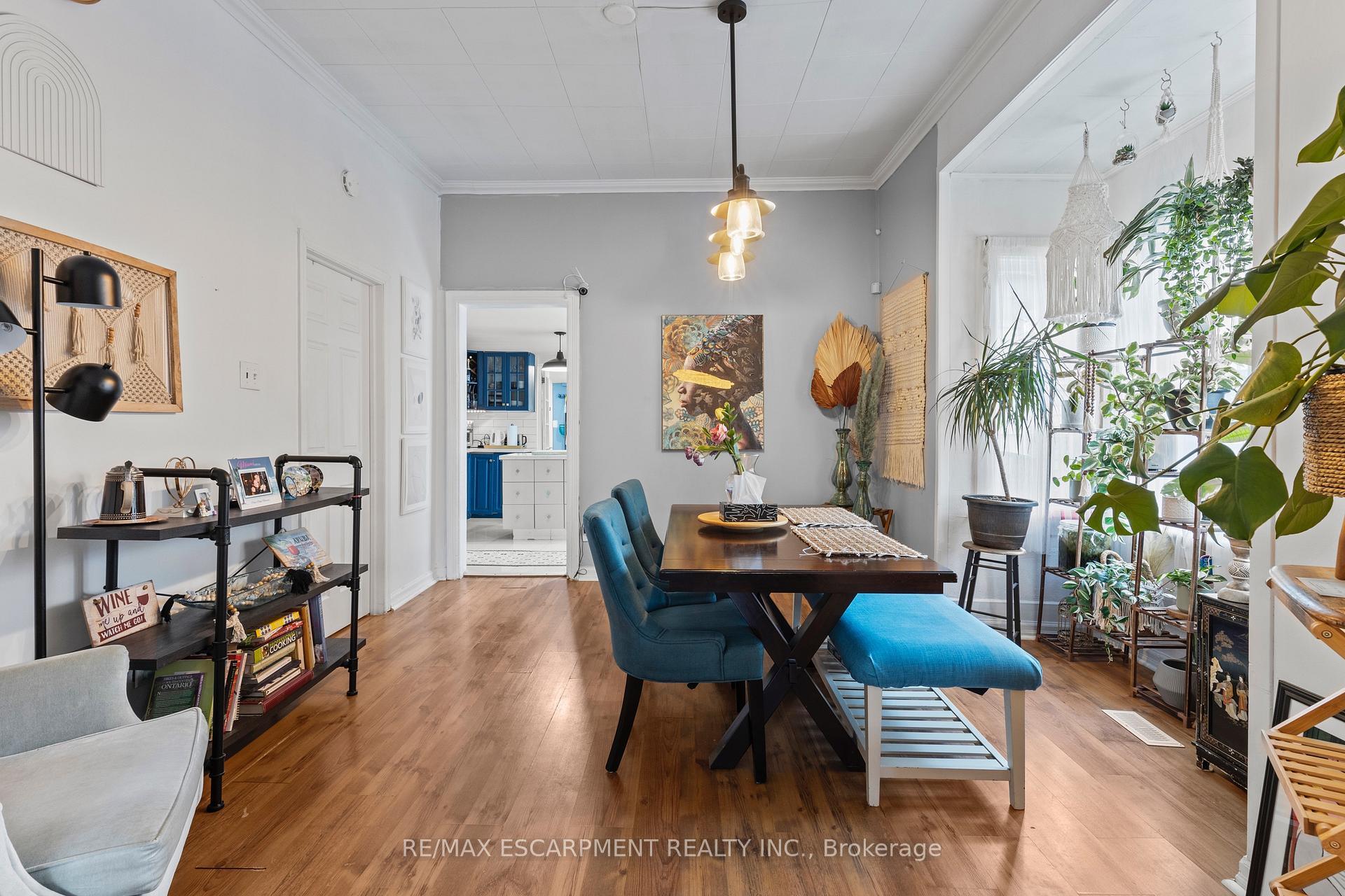 Photo 6 of 4774 Saint Clair Avenue, Niagara Falls, Downtown — HOMEH