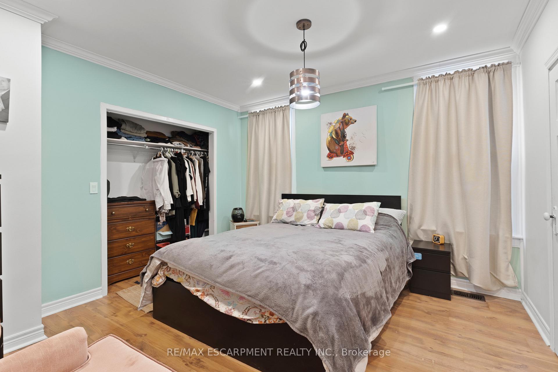 Photo 9 of 4774 Saint Clair Avenue, Niagara Falls, Downtown — HOMEH