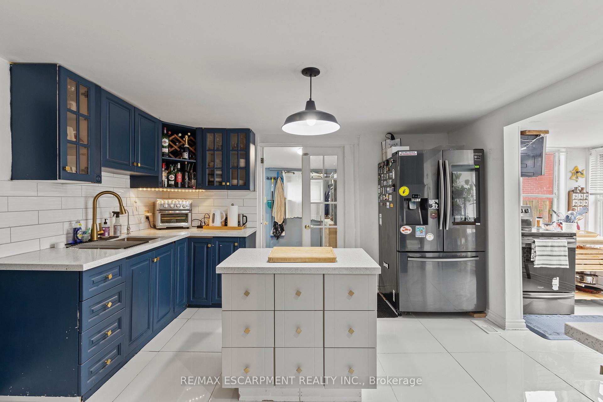 Photo 11 of 4774 Saint Clair Avenue, Niagara Falls, Downtown — HOMEH