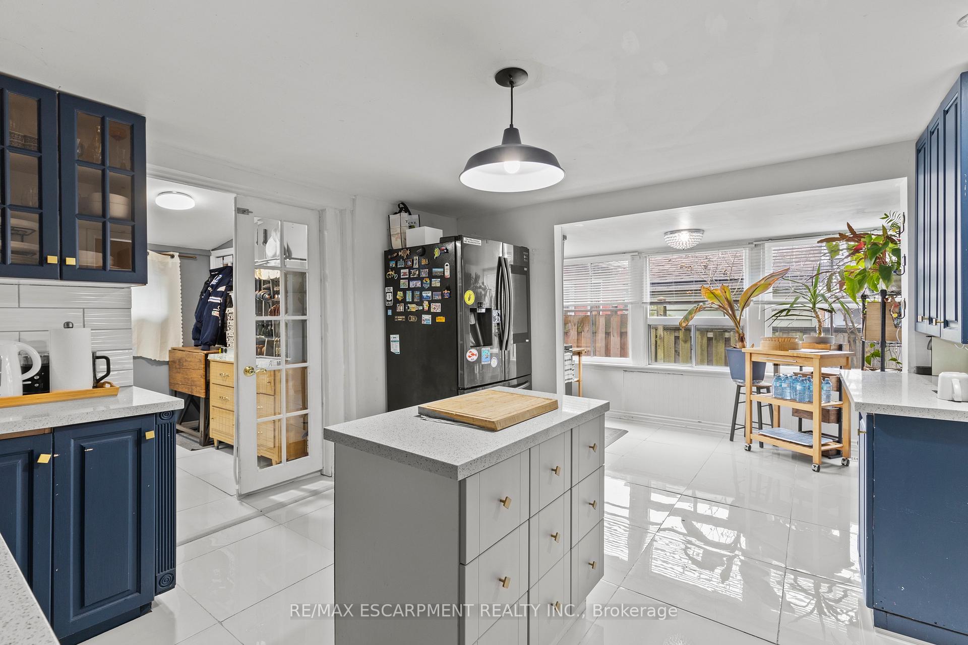 Photo 12 of 4774 Saint Clair Avenue, Niagara Falls, Downtown — HOMEH