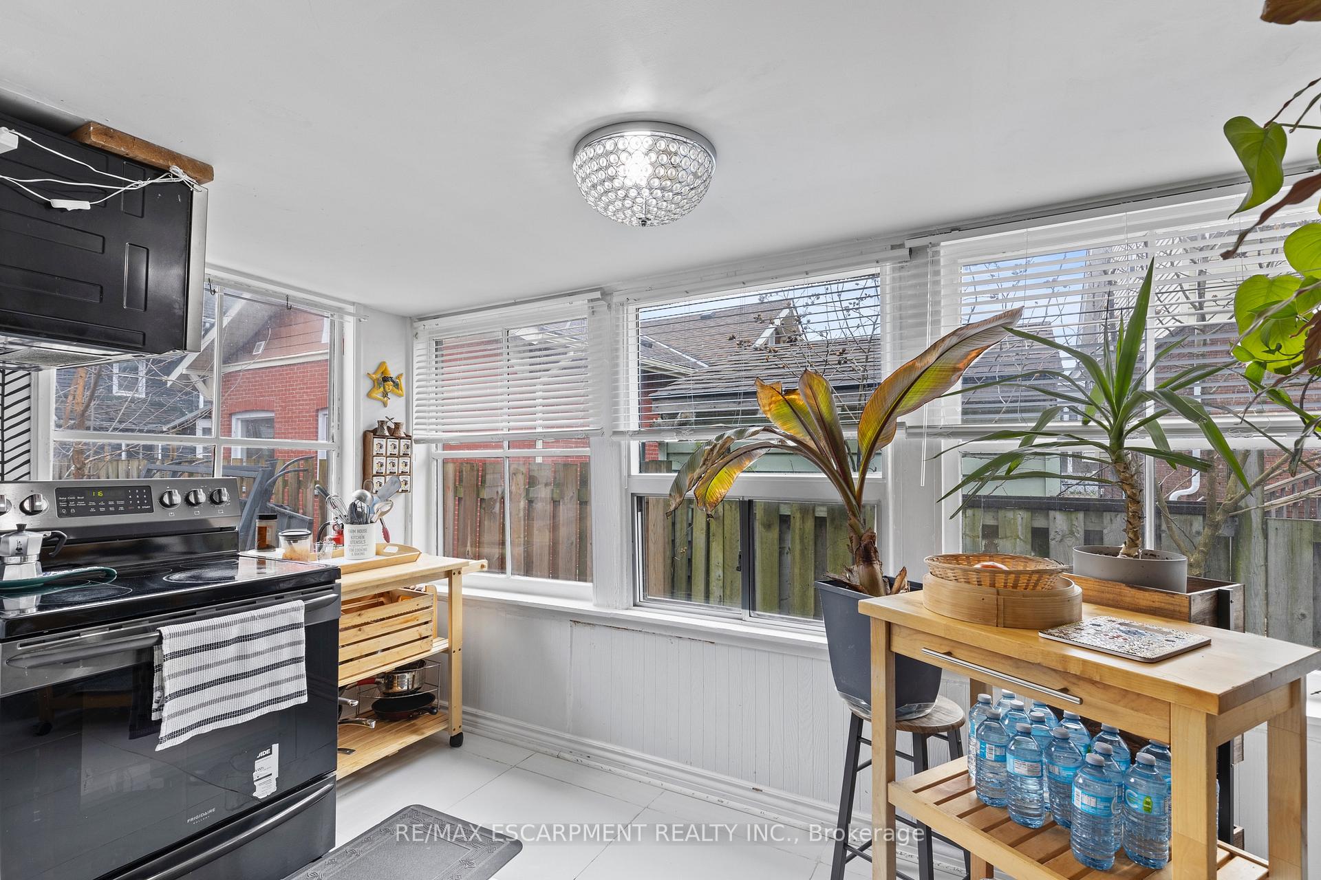 Photo 13 of 4774 Saint Clair Avenue, Niagara Falls, Downtown — HOMEH