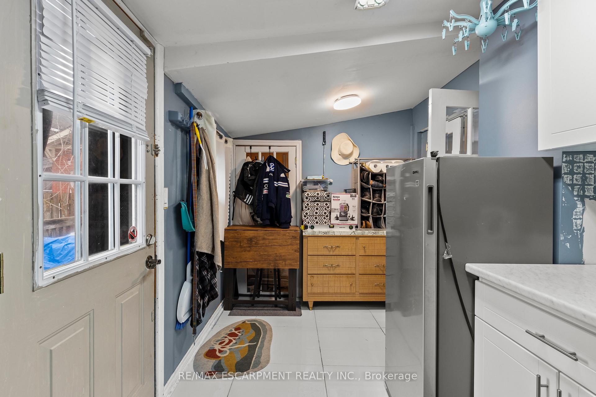 Photo 15 of 4774 Saint Clair Avenue, Niagara Falls, Downtown — HOMEH