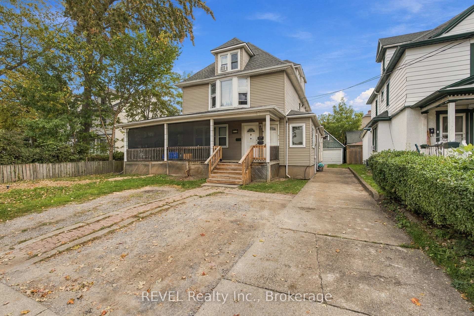 Photo 2 of 132 Hellems Avenue, Welland, Welland Downtown — HOMEH