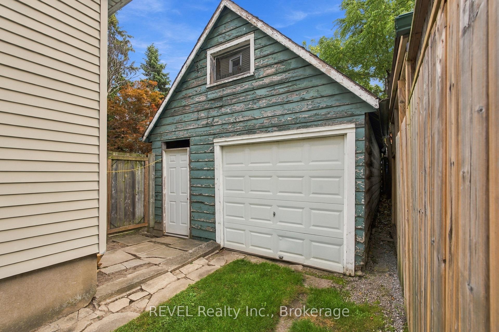 Photo 8 of 132 Hellems Avenue, Welland, Welland Downtown — HOMEH