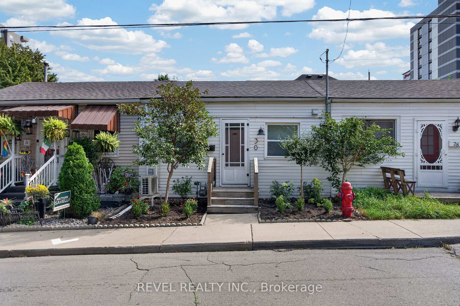 Photo 2 of 30 Ray Street N, Hamilton, Strathcona — HOMEH