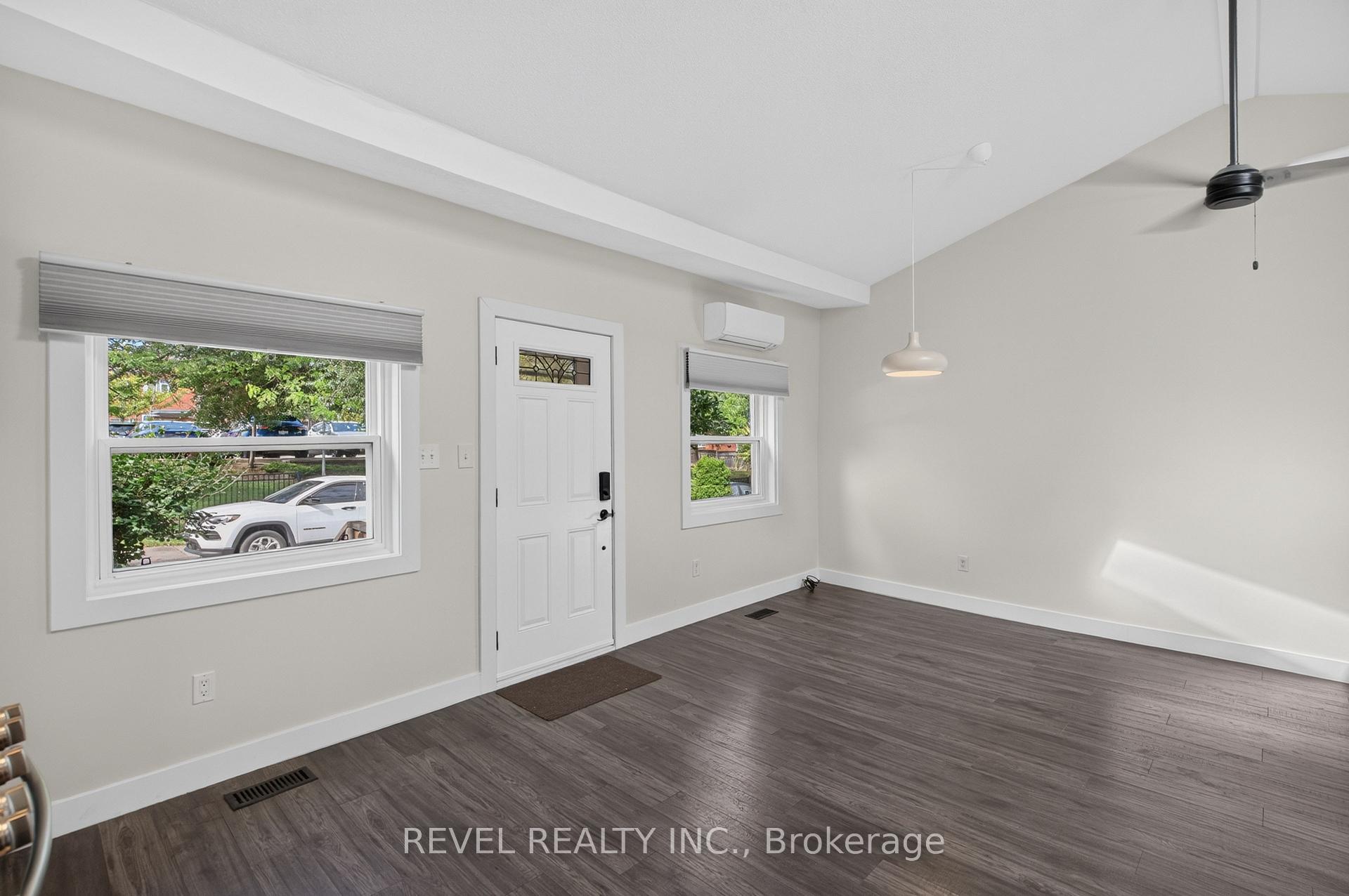 Photo 8 of 30 Ray Street N, Hamilton, Strathcona — HOMEH
