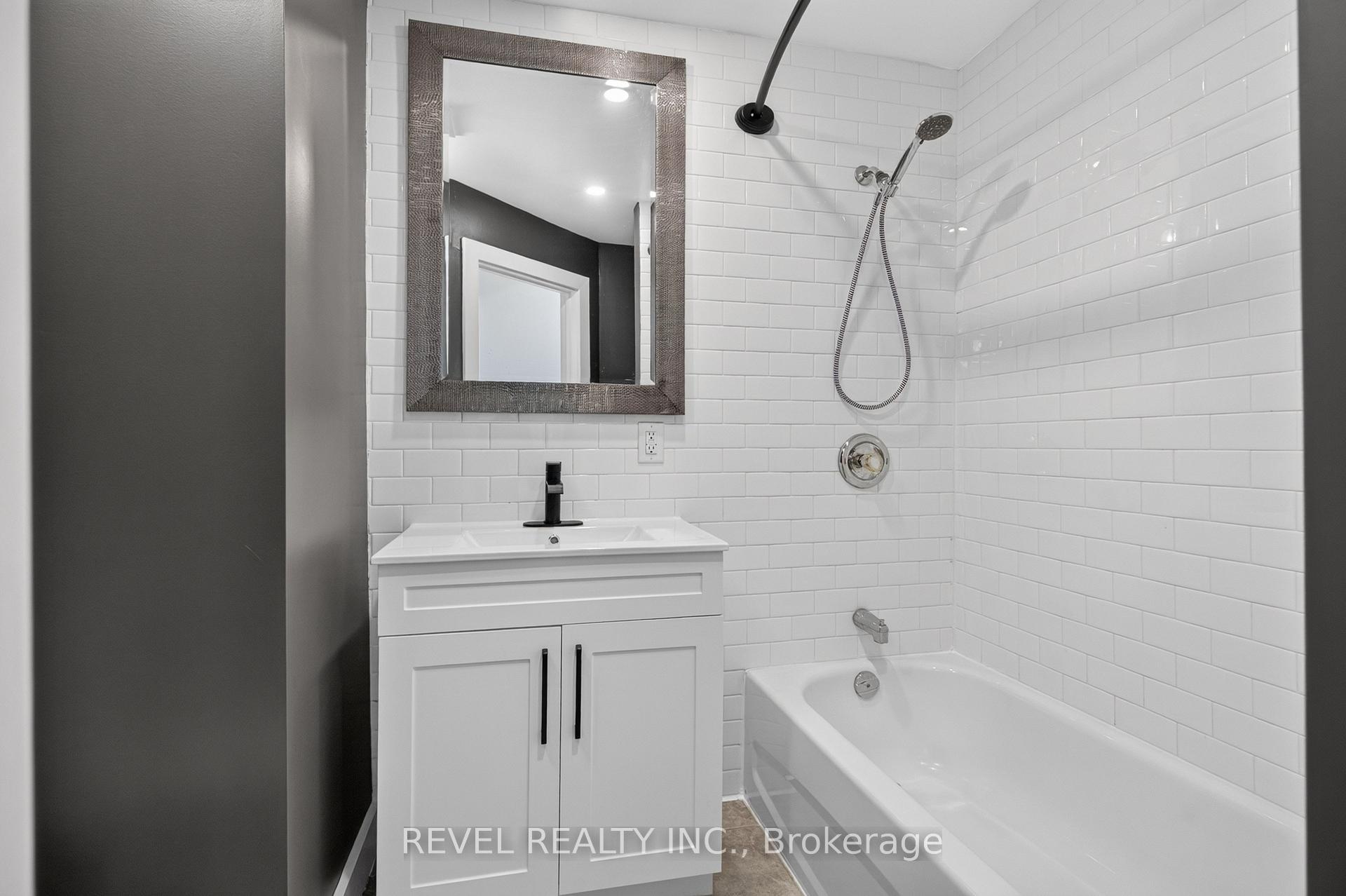 Photo 17 of 30 Ray Street N, Hamilton, Strathcona — HOMEH