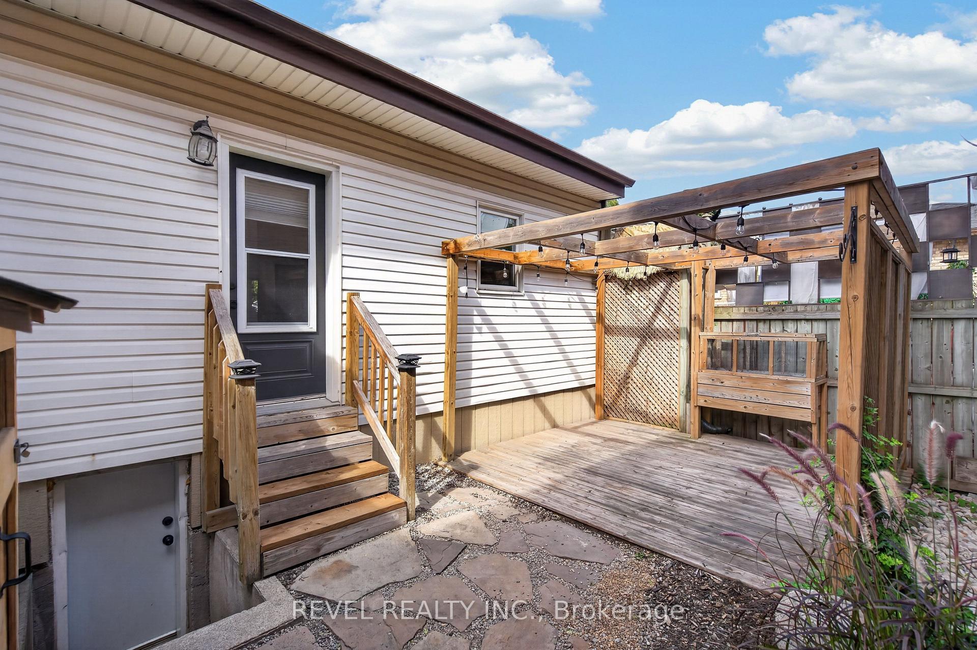 Photo 18 of 30 Ray Street N, Hamilton, Strathcona — HOMEH