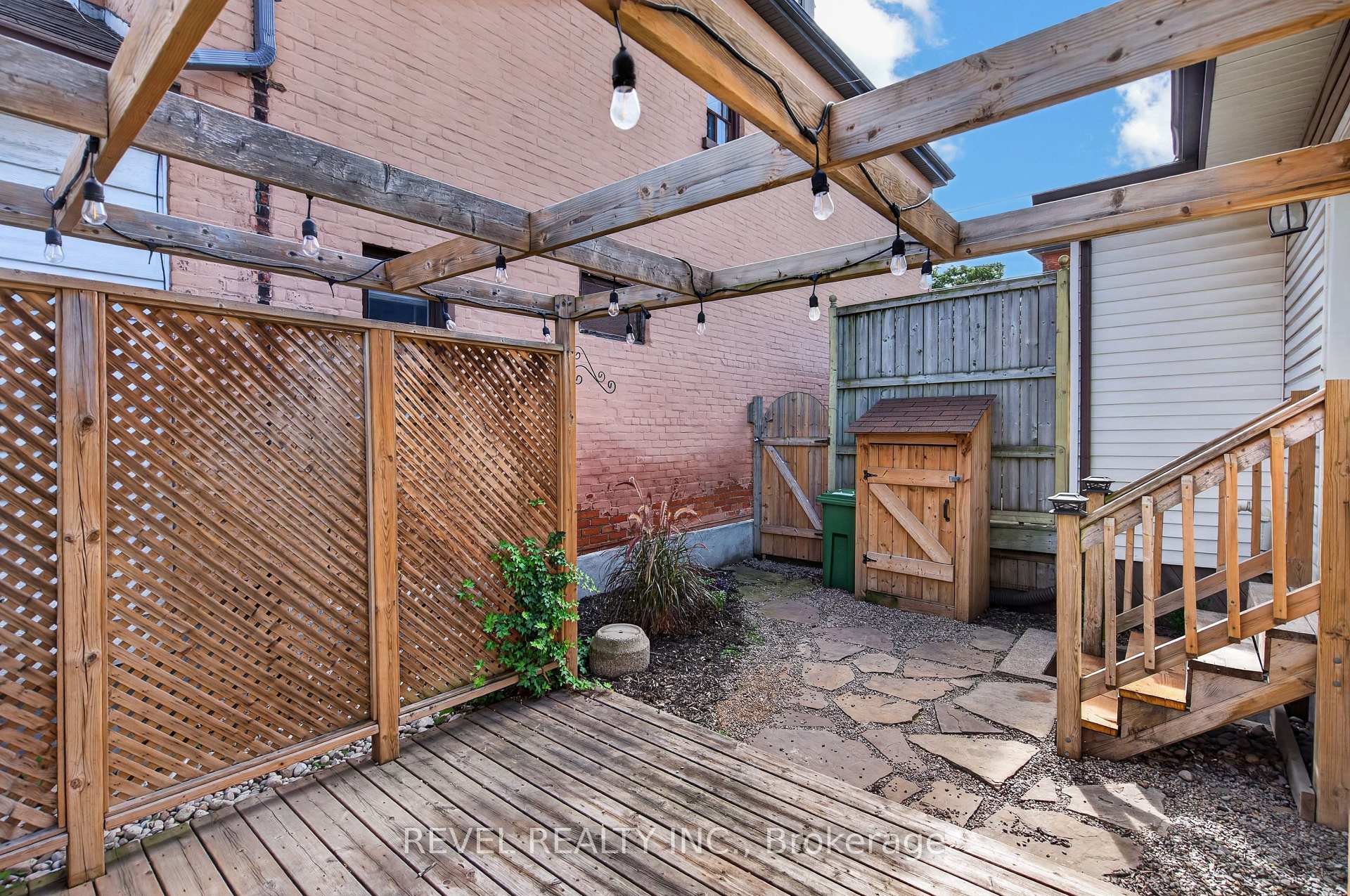 Photo 20 of 30 Ray Street N, Hamilton, Strathcona — HOMEH