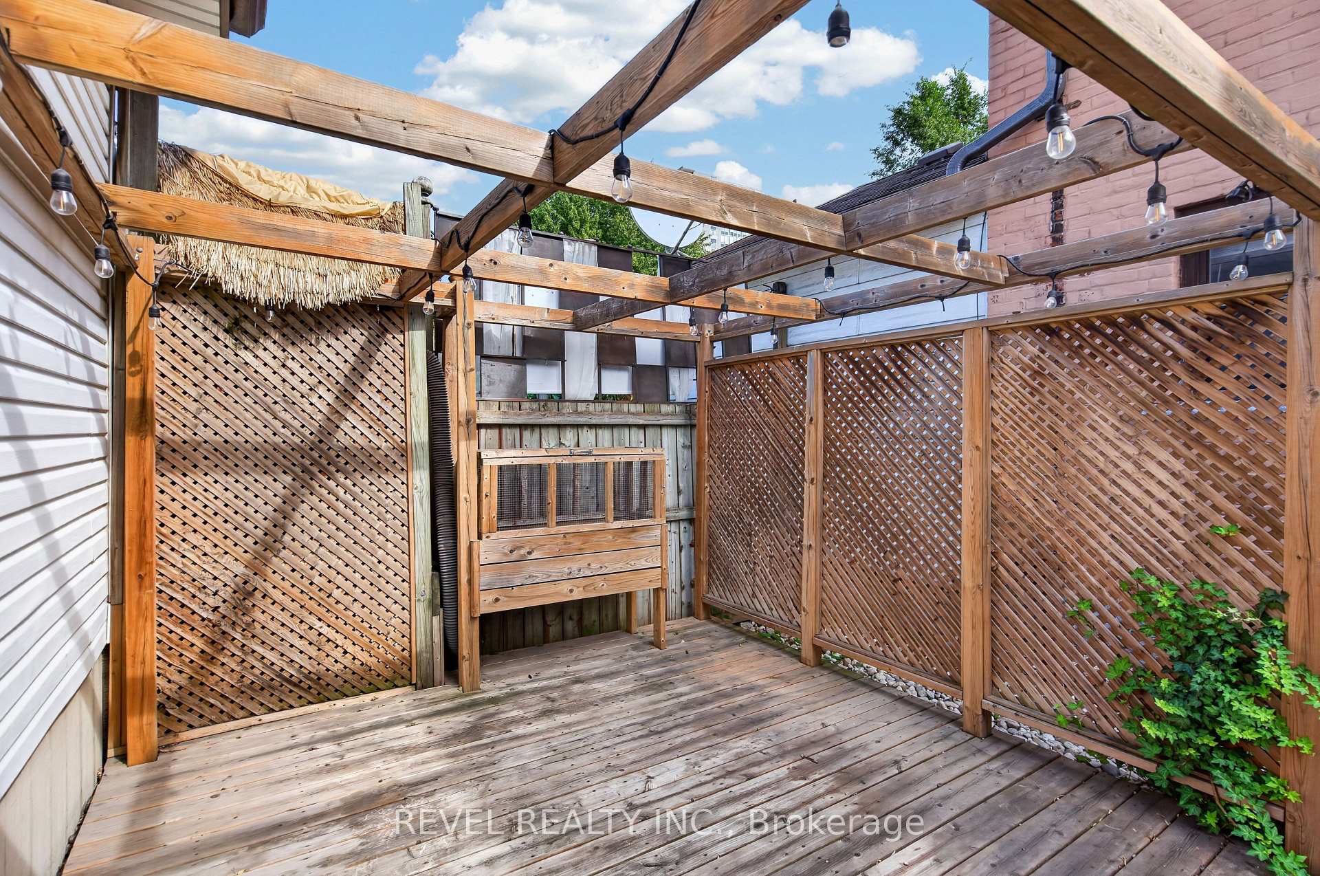 Photo 21 of 30 Ray Street N, Hamilton, Strathcona — HOMEH
