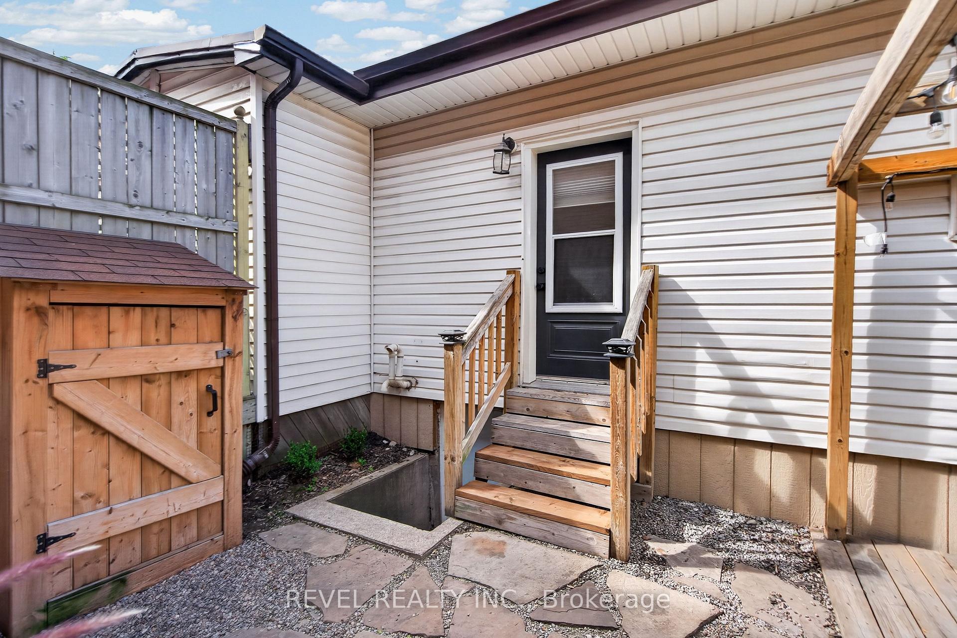 Photo 22 of 30 Ray Street N, Hamilton, Strathcona — HOMEH