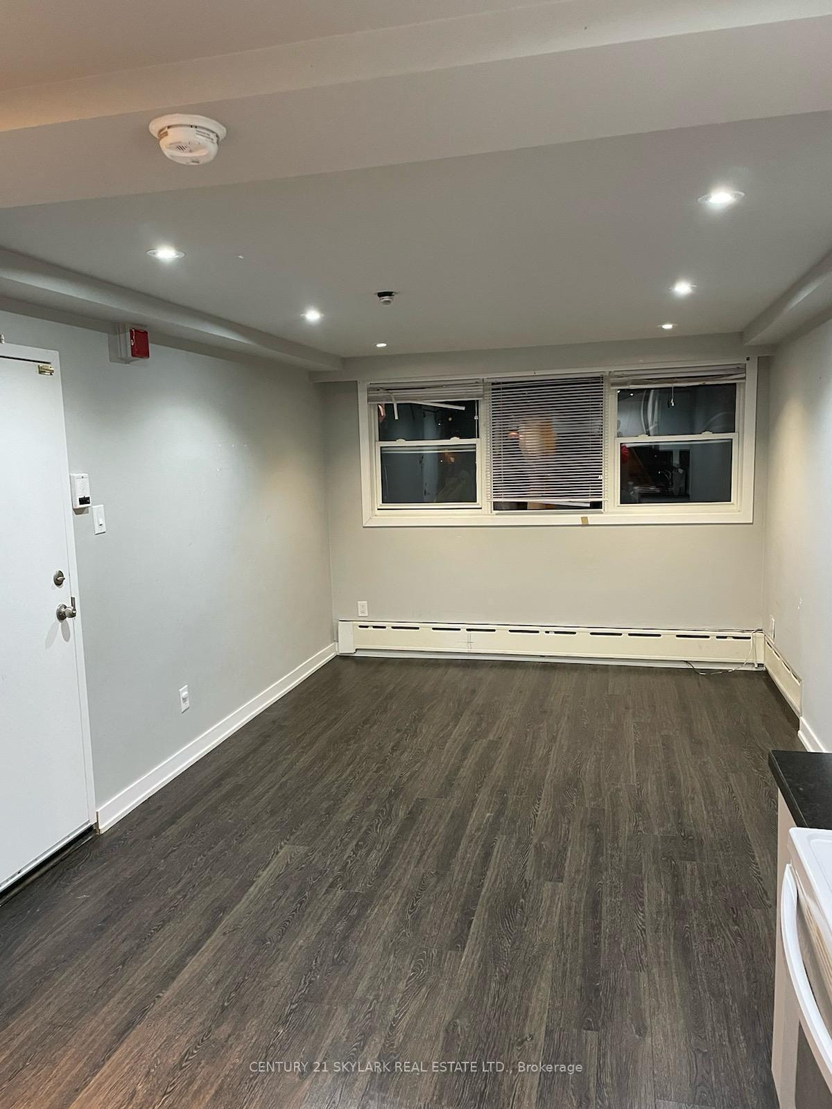 Photo 4 of Unit Lower, 78 Cavell Avenue, Etobicoke, Mimico — HOMEH