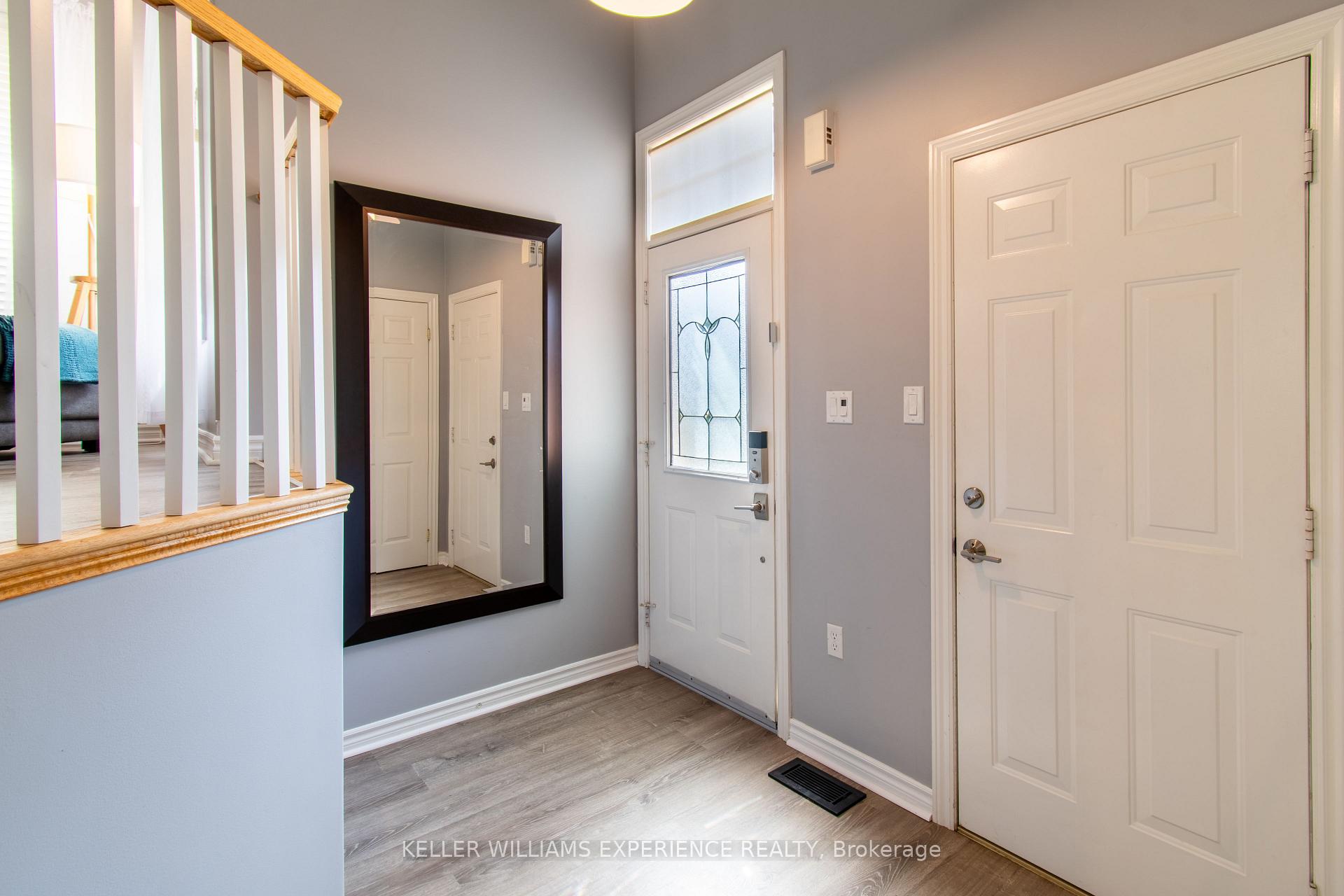 Photo 3 of 57 Parisian Crescent, Barrie, Innis-Shore — HOMEH