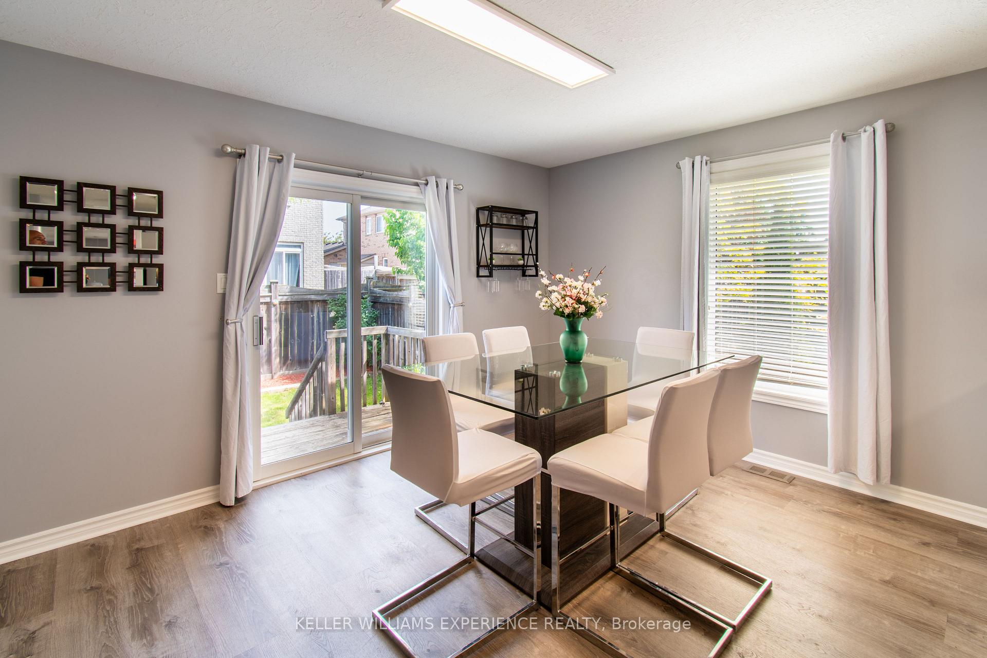 Photo 10 of 57 Parisian Crescent, Barrie, Innis-Shore — HOMEH