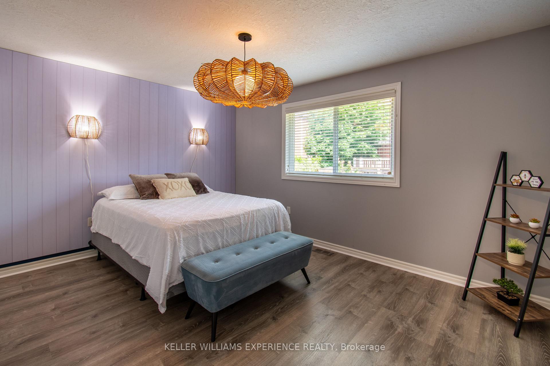 Photo 11 of 57 Parisian Crescent, Barrie, Innis-Shore — HOMEH