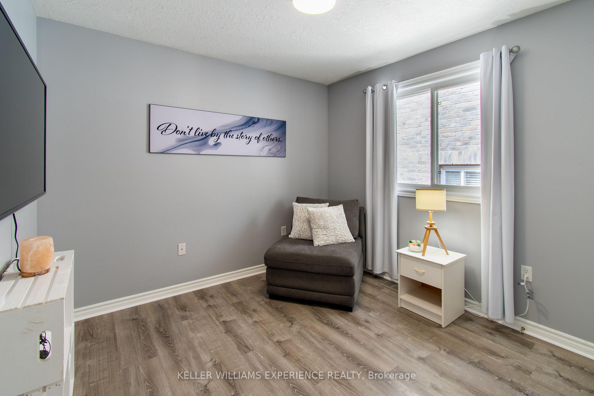 Photo 15 of 57 Parisian Crescent, Barrie, Innis-Shore — HOMEH