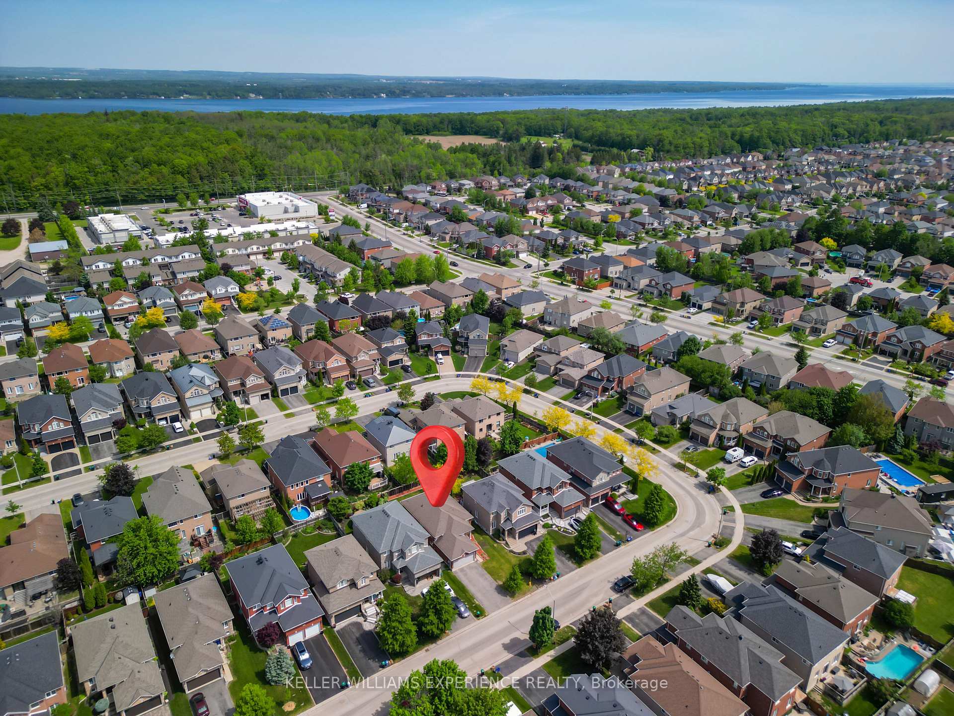Photo 21 of 57 Parisian Crescent, Barrie, Innis-Shore — HOMEH