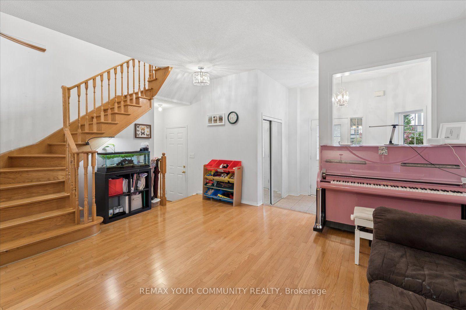 Photo 6 of 44 Antique Drive, Richmond Hill, Oak Ridges Lake Wilcox — HOMEH