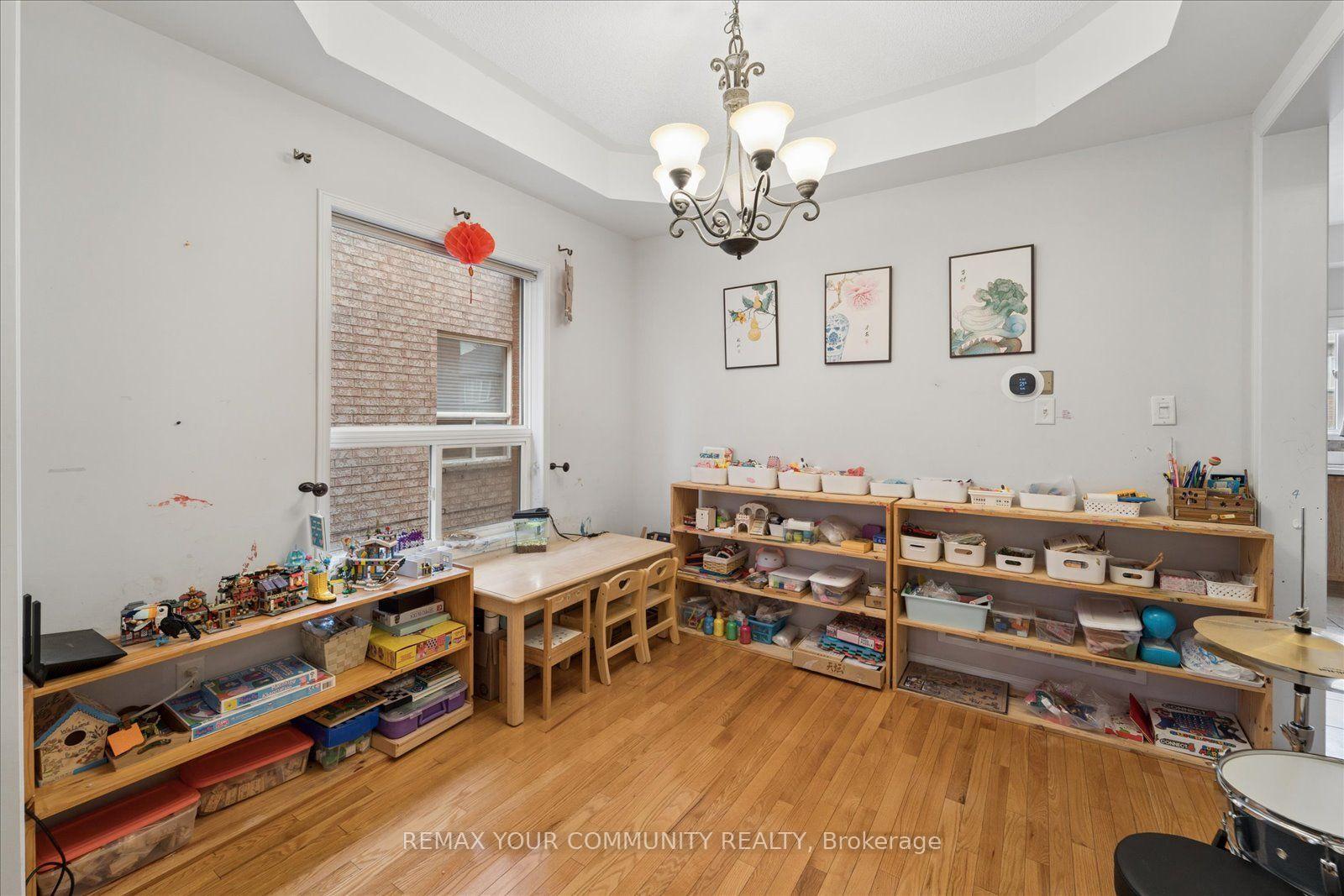 Photo 10 of 44 Antique Drive, Richmond Hill, Oak Ridges Lake Wilcox — HOMEH