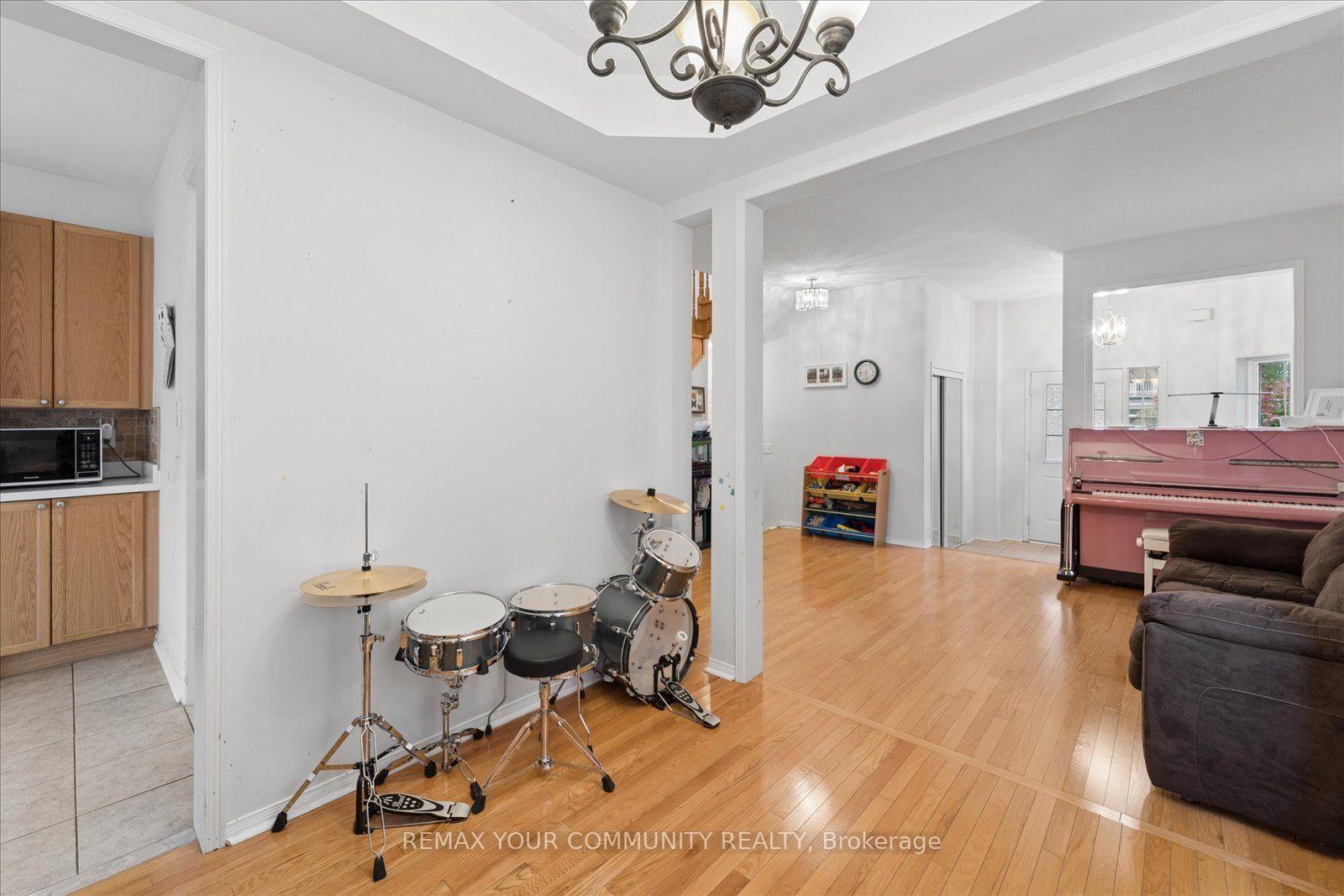 Photo 12 of 44 Antique Drive, Richmond Hill, Oak Ridges Lake Wilcox — HOMEH