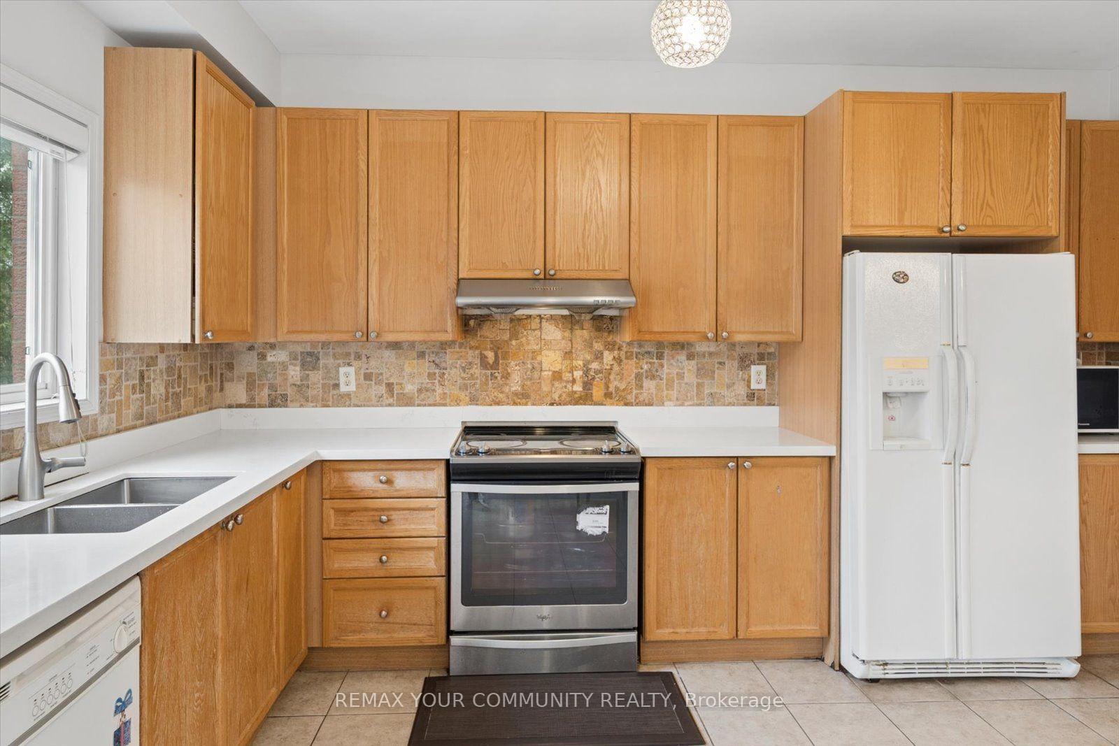 Photo 14 of 44 Antique Drive, Richmond Hill, Oak Ridges Lake Wilcox — HOMEH
