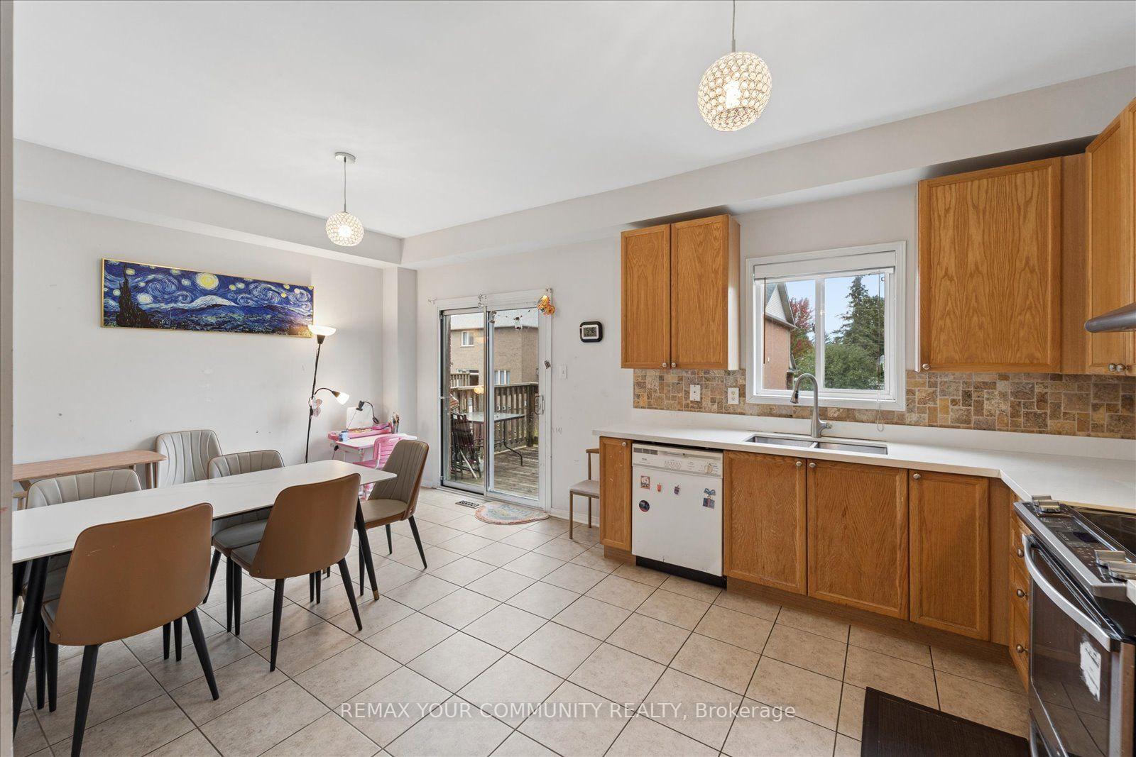 Photo 17 of 44 Antique Drive, Richmond Hill, Oak Ridges Lake Wilcox — HOMEH