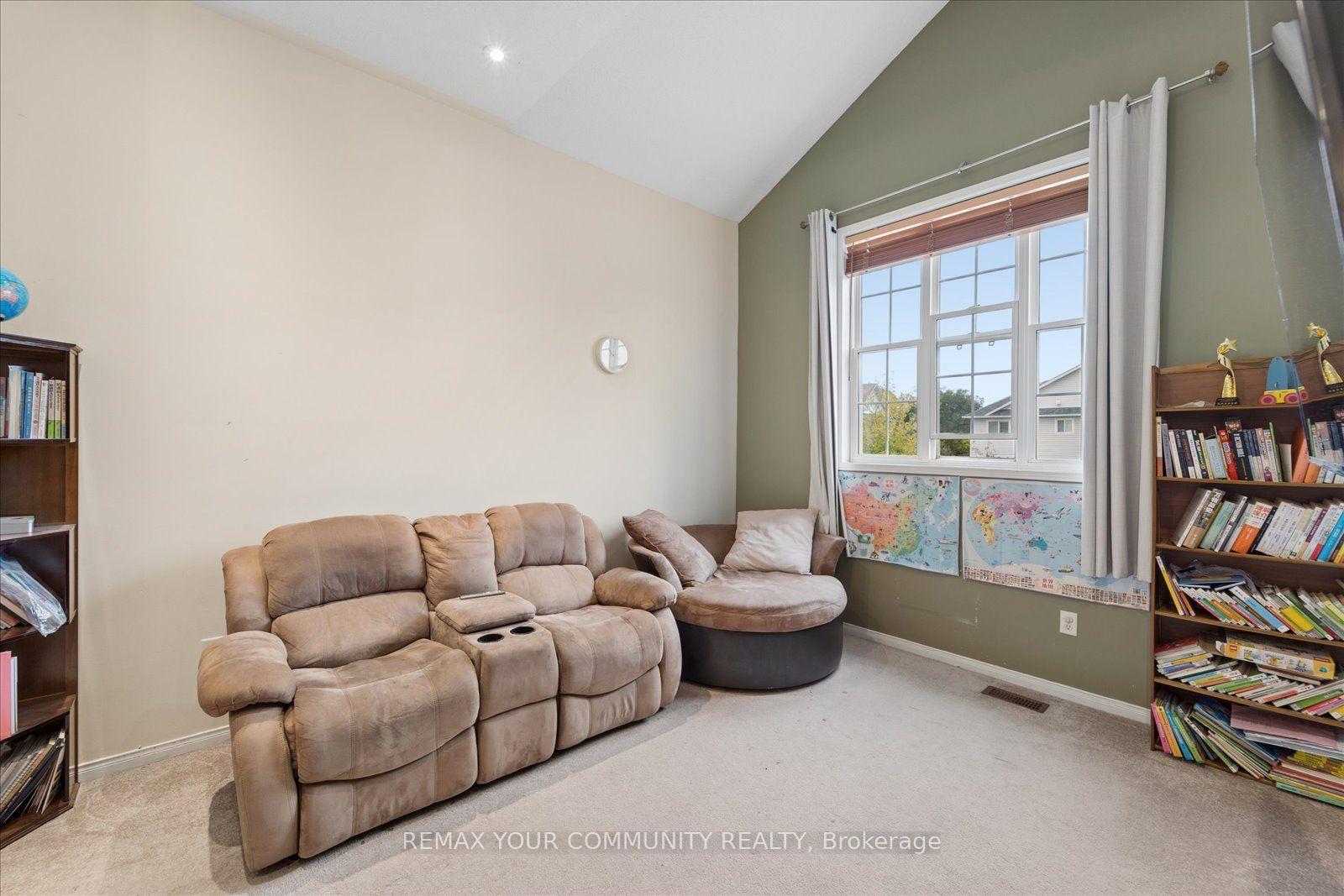 Photo 22 of 44 Antique Drive, Richmond Hill, Oak Ridges Lake Wilcox — HOMEH