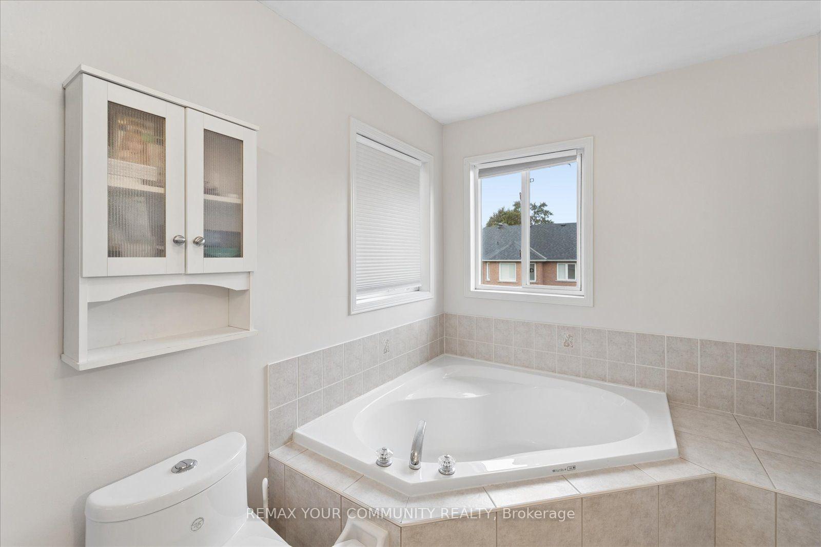 Photo 27 of 44 Antique Drive, Richmond Hill, Oak Ridges Lake Wilcox — HOMEH