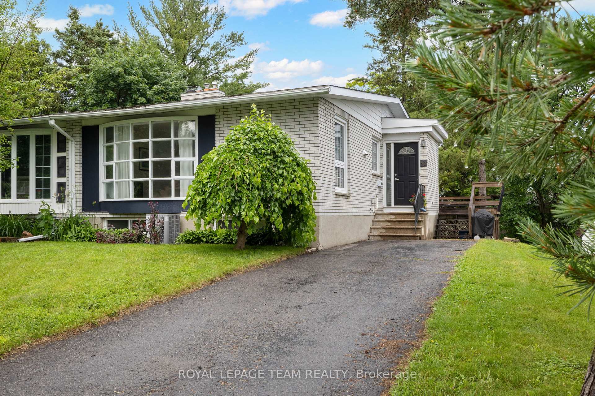 Photo of 40 Woodmount Crescent
