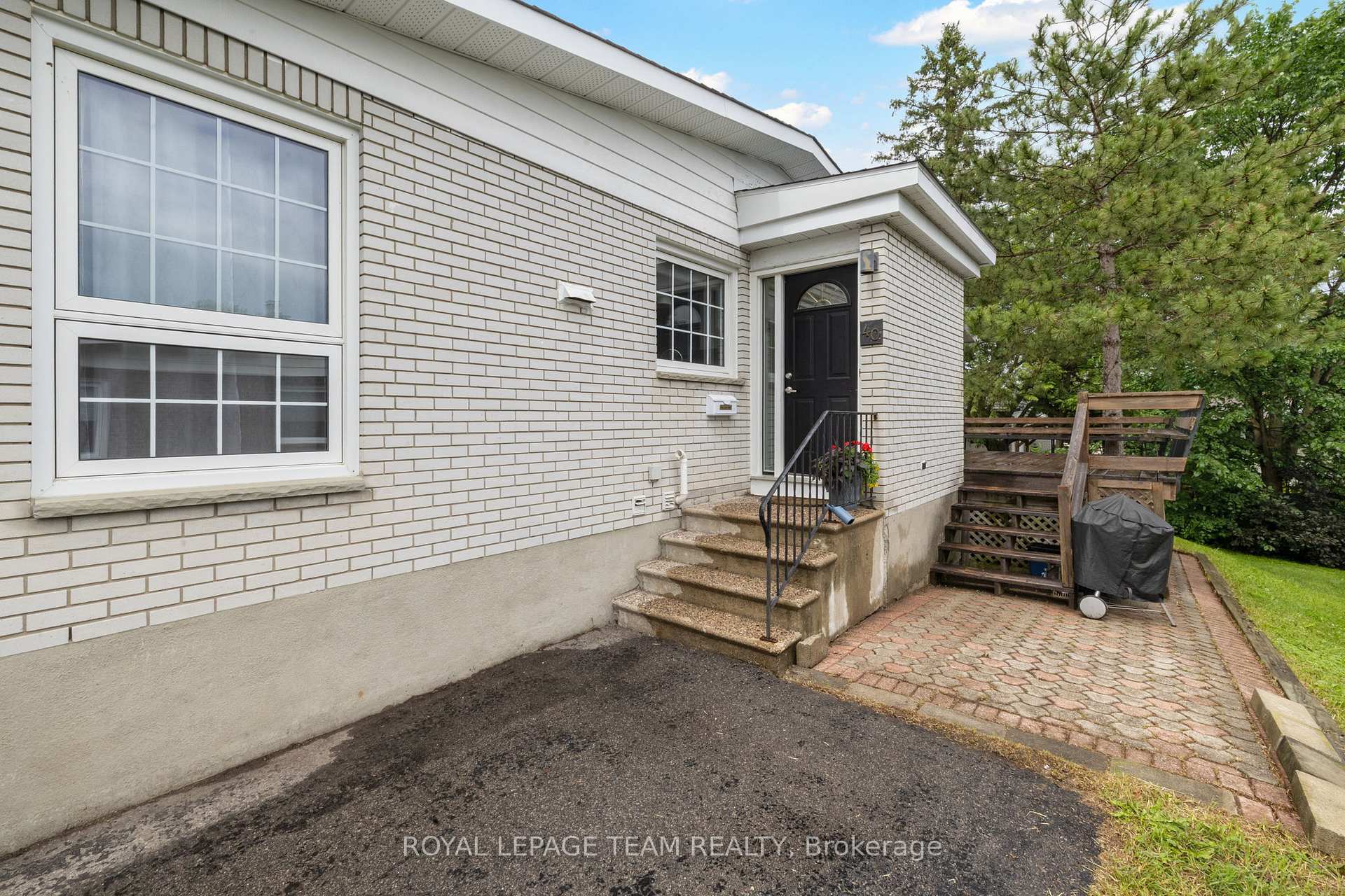 Photo 3 of 40 Woodmount Crescent, Ottawa, Borden Farm/Stewart Farm/Carleton Heights/Parkwood Hills — HOMEH