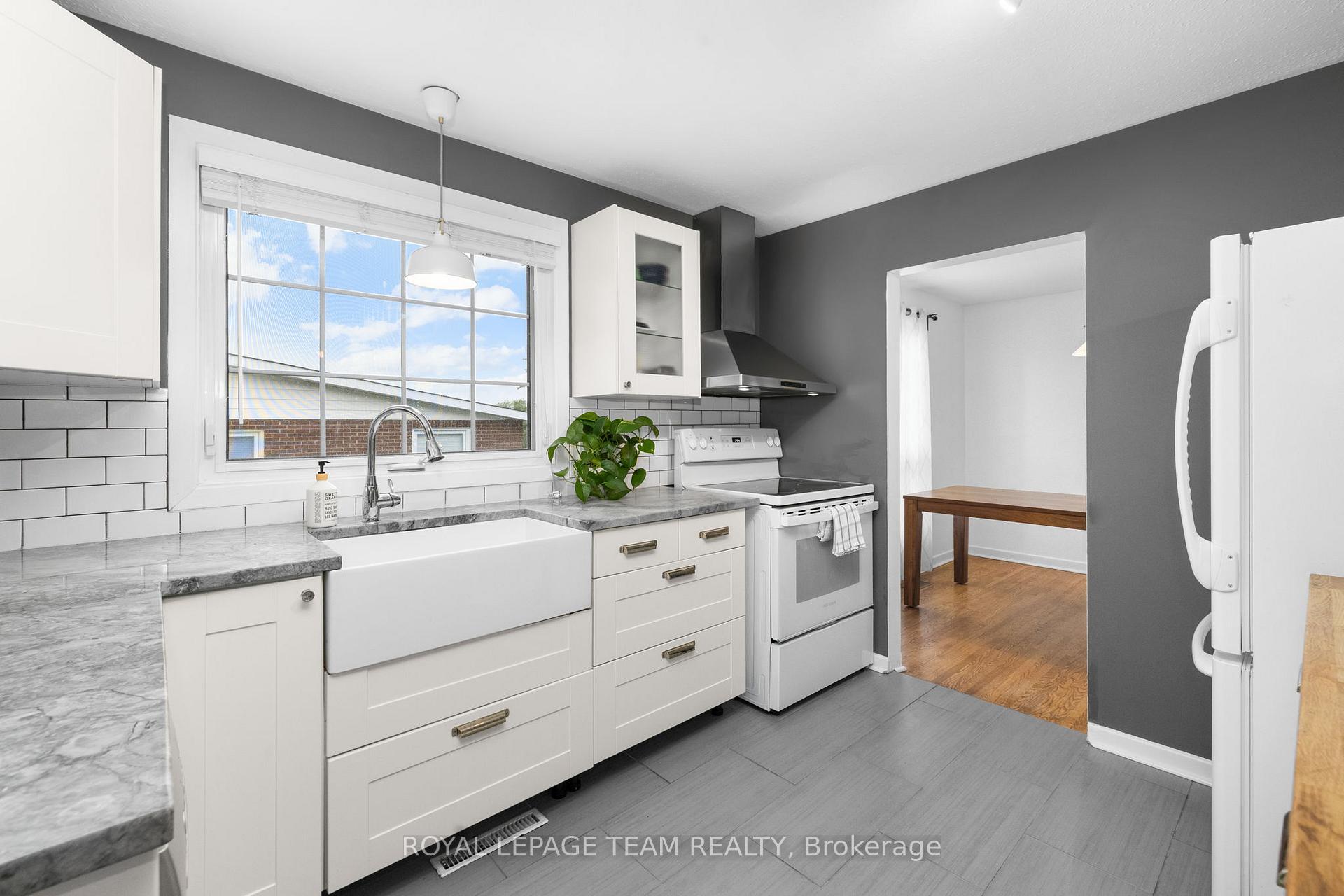 Photo 5 of 40 Woodmount Crescent, Ottawa, Borden Farm/Stewart Farm/Carleton Heights/Parkwood Hills — HOMEH