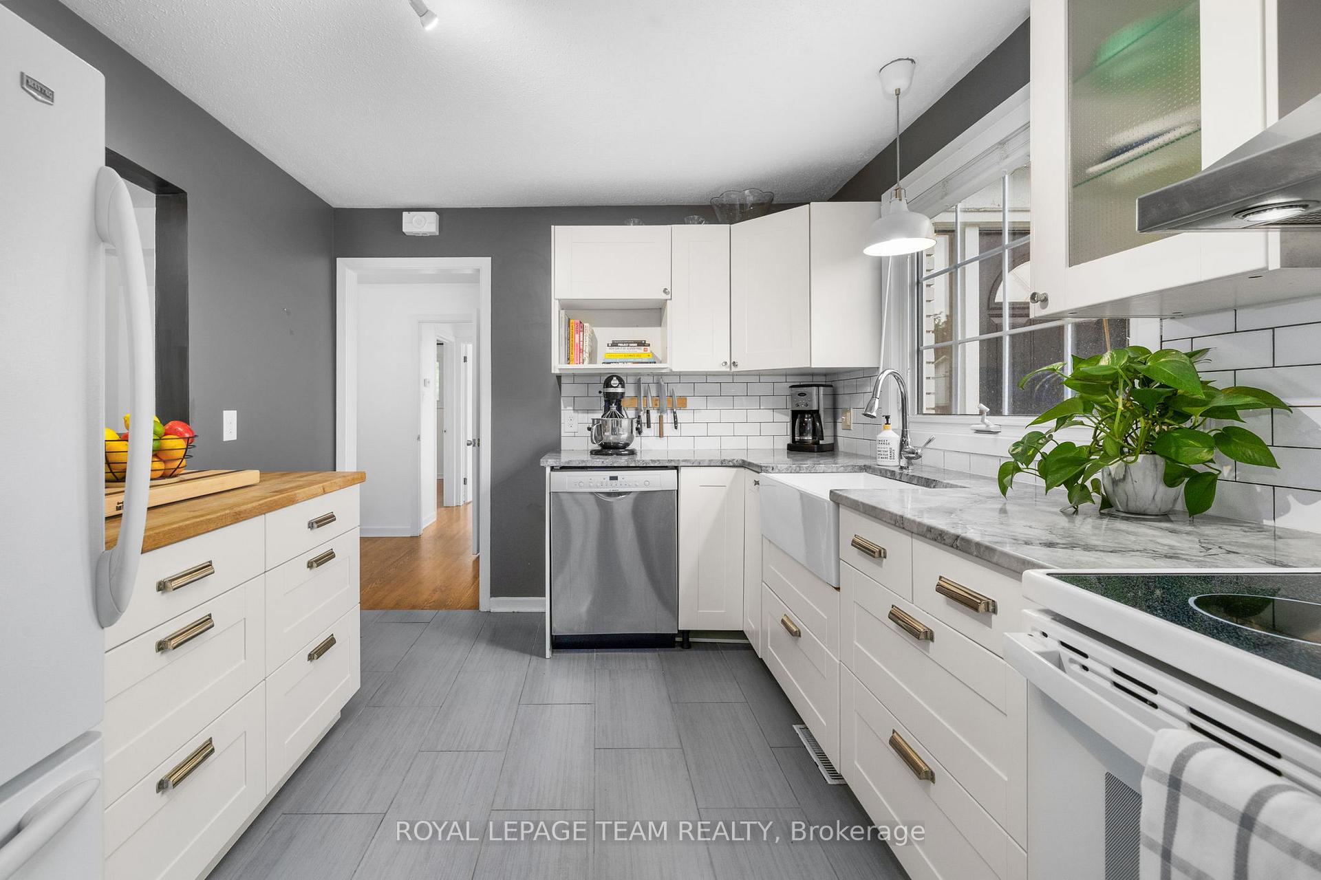 Photo 7 of 40 Woodmount Crescent, Ottawa, Borden Farm/Stewart Farm/Carleton Heights/Parkwood Hills — HOMEH