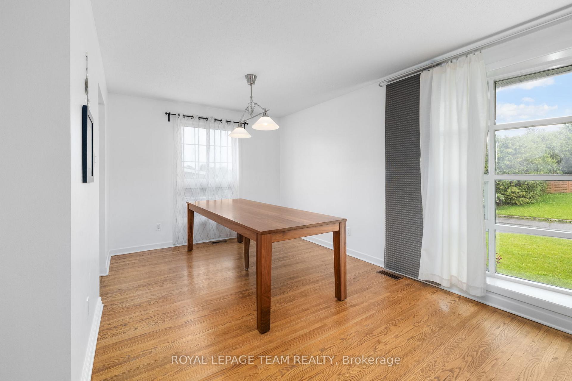Photo 8 of 40 Woodmount Crescent, Ottawa, Borden Farm/Stewart Farm/Carleton Heights/Parkwood Hills — HOMEH