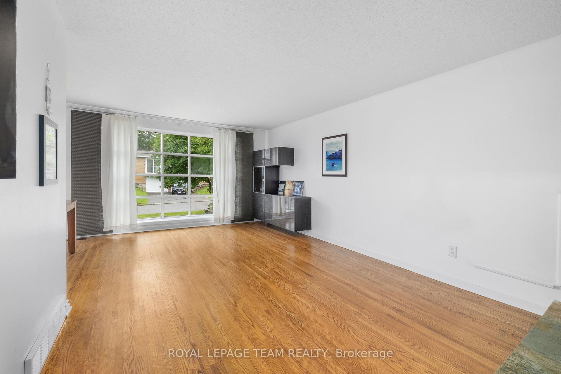 Photo 15 of 40 Woodmount Crescent, Ottawa, Borden Farm/Stewart Farm/Carleton Heights/Parkwood Hills — HOMEH