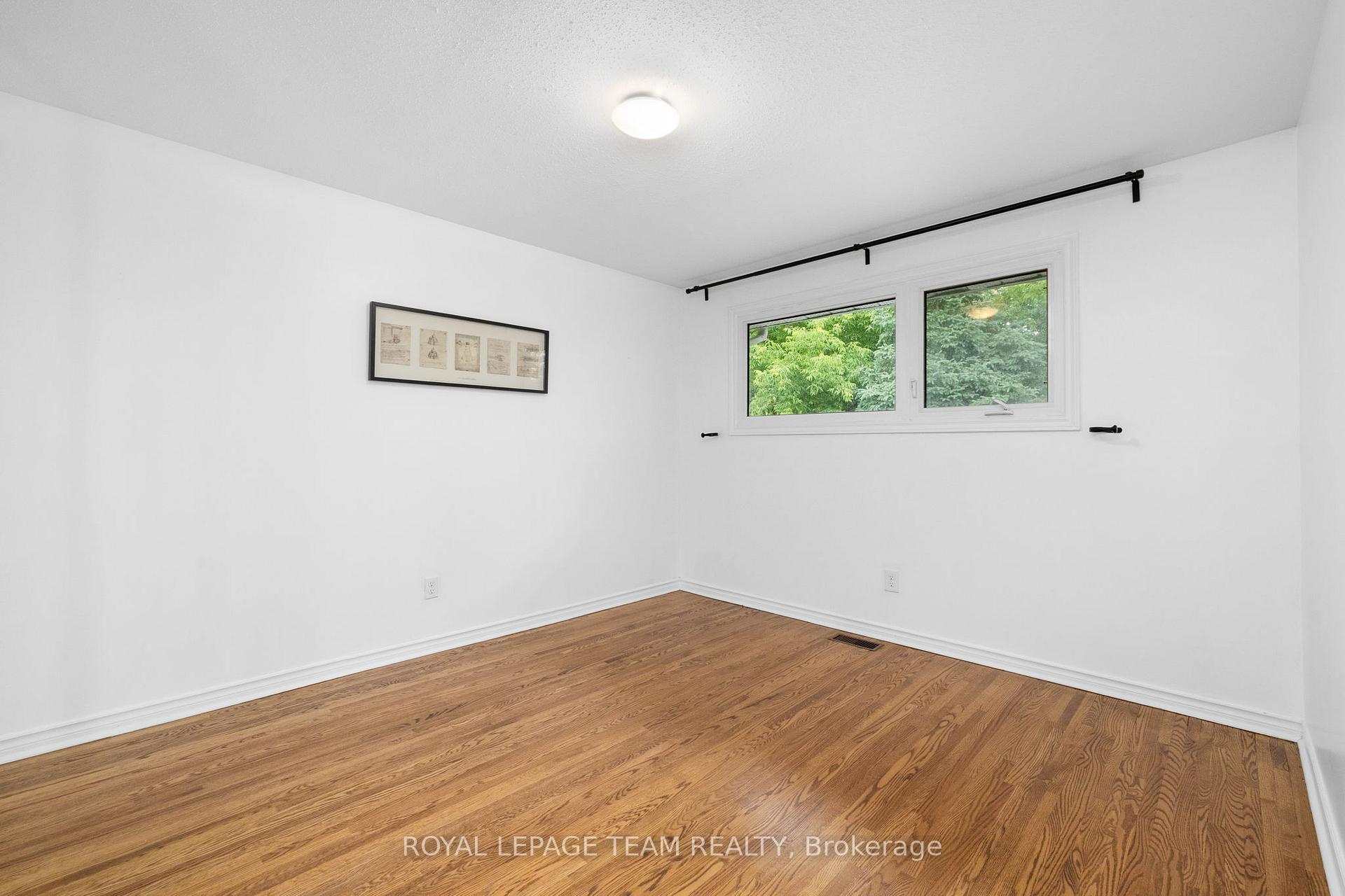 Photo 17 of 40 Woodmount Crescent, Ottawa, Borden Farm/Stewart Farm/Carleton Heights/Parkwood Hills — HOMEH