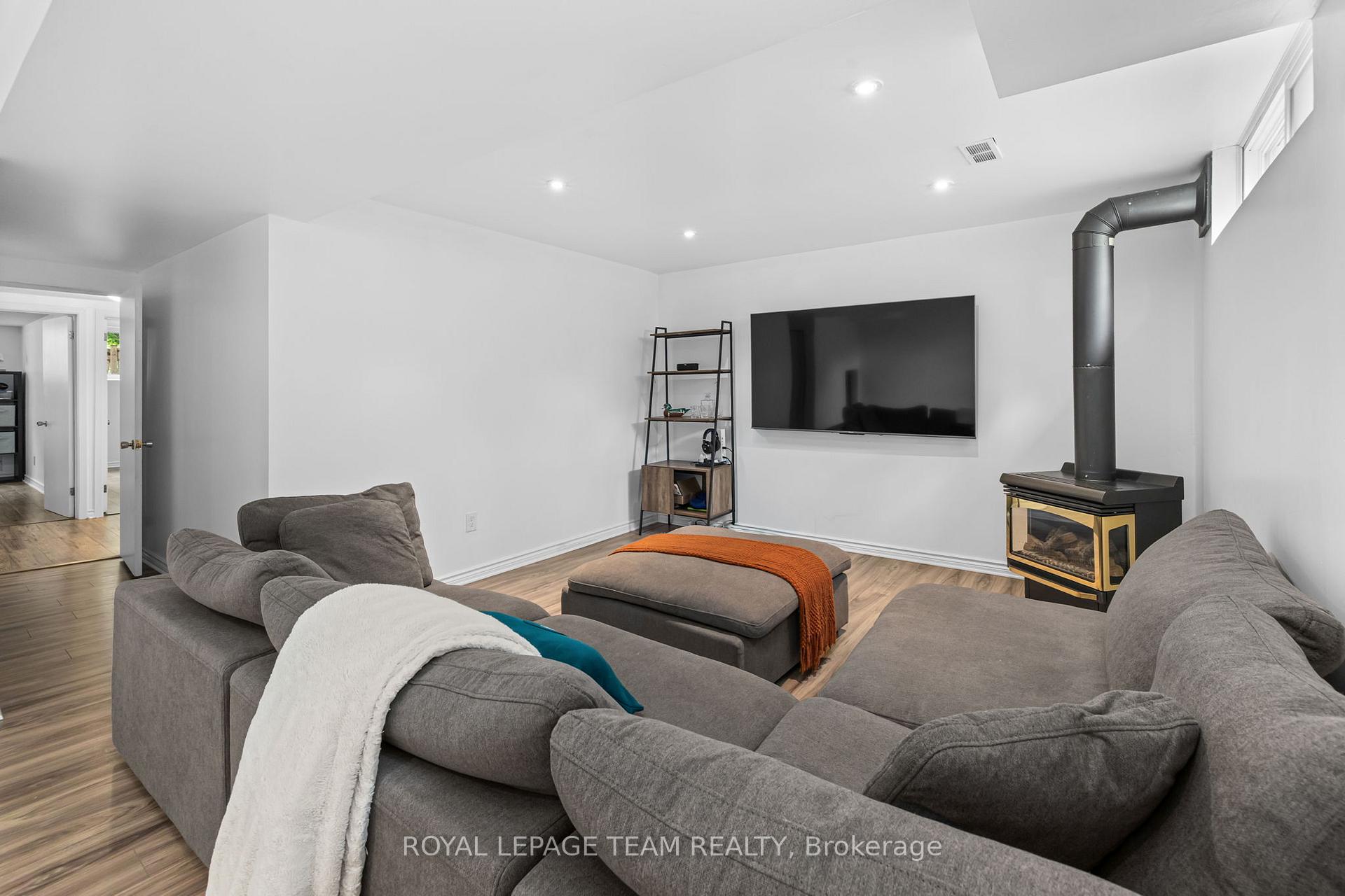 Photo 23 of 40 Woodmount Crescent, Ottawa, Borden Farm/Stewart Farm/Carleton Heights/Parkwood Hills — HOMEH