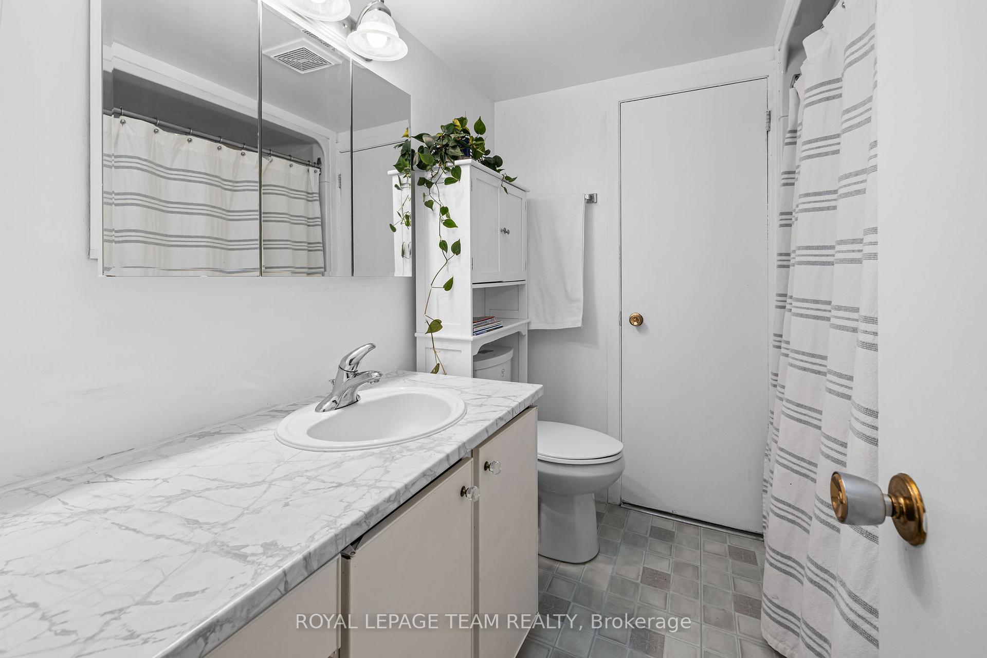 Photo 27 of 40 Woodmount Crescent, Ottawa, Borden Farm/Stewart Farm/Carleton Heights/Parkwood Hills — HOMEH