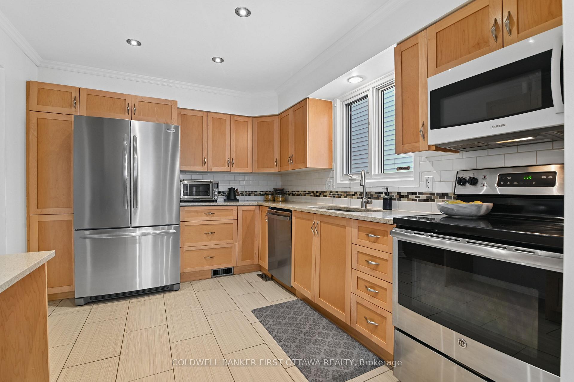 Photo 8 of 1868 Markwell Crescent, Ottawa, Chateauneuf — HOMEH