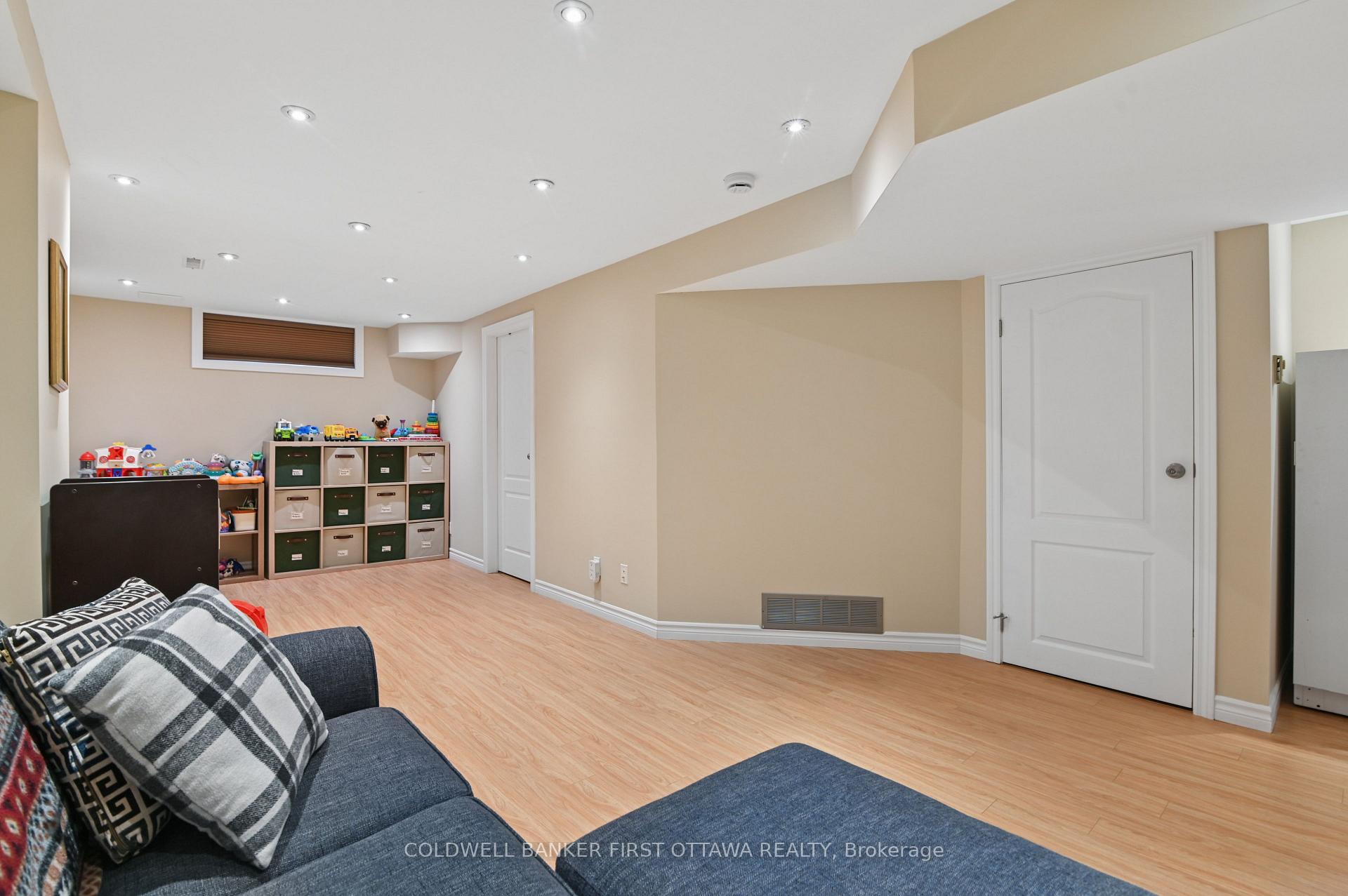 Photo 24 of 1868 Markwell Crescent, Ottawa, Chateauneuf — HOMEH