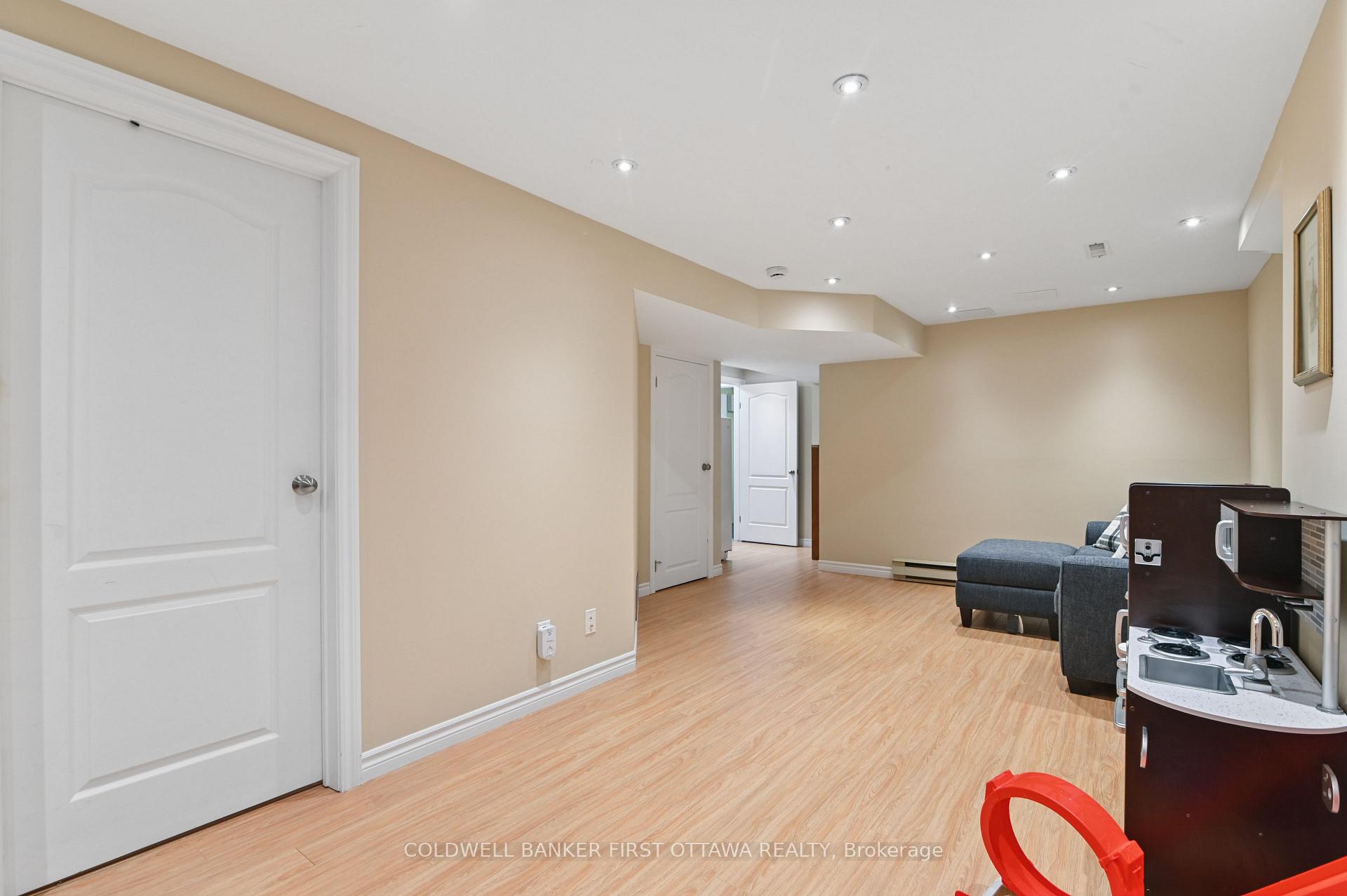 Photo 25 of 1868 Markwell Crescent, Ottawa, Chateauneuf — HOMEH