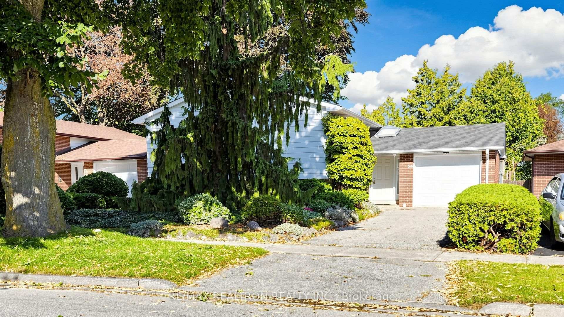 Photo 3 of 54 Dolly Varden Boulevard, Scarborough, Woburn — HOMEH